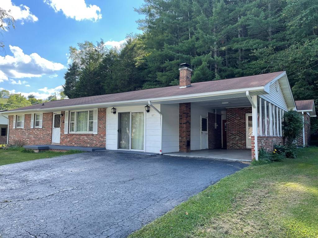 Honaker, VA 24260,127 Country Oaks Drive