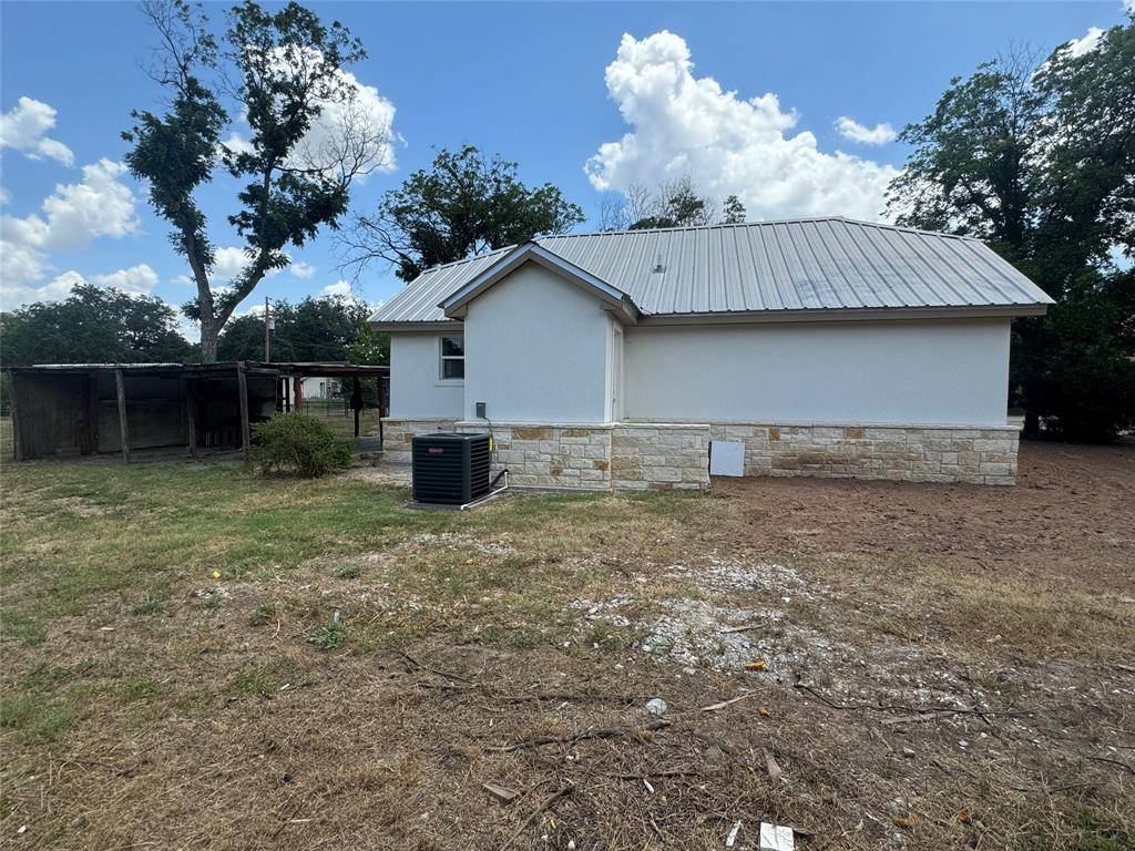 San Saba, TX 76877,1402 W Sunset Street