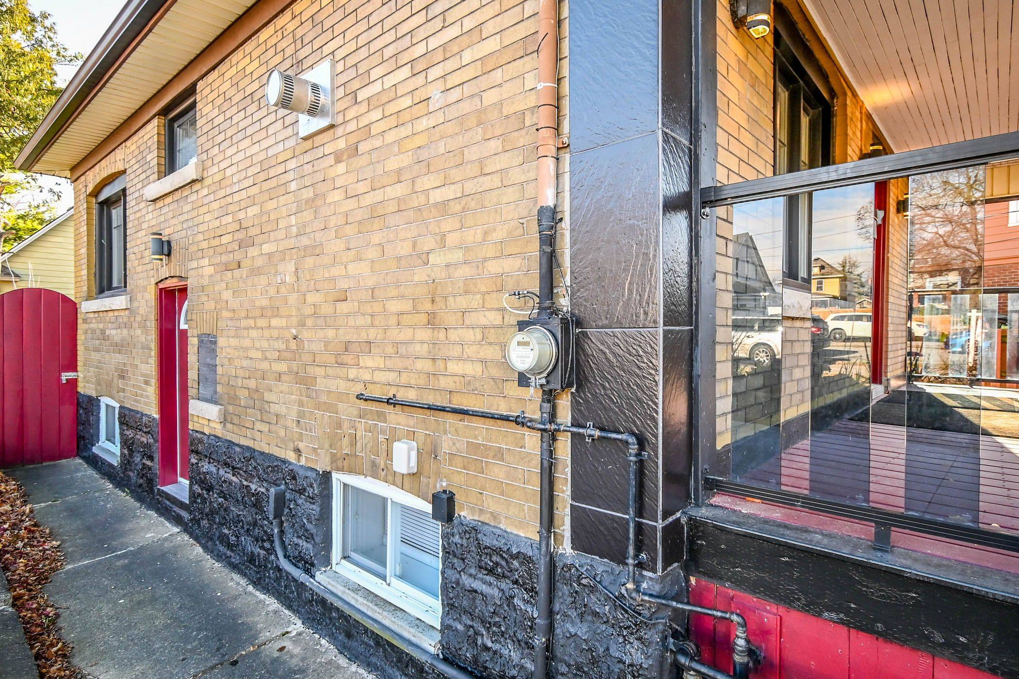 Niagara Falls, ON L2E 3R9,5060 Ontario AVE