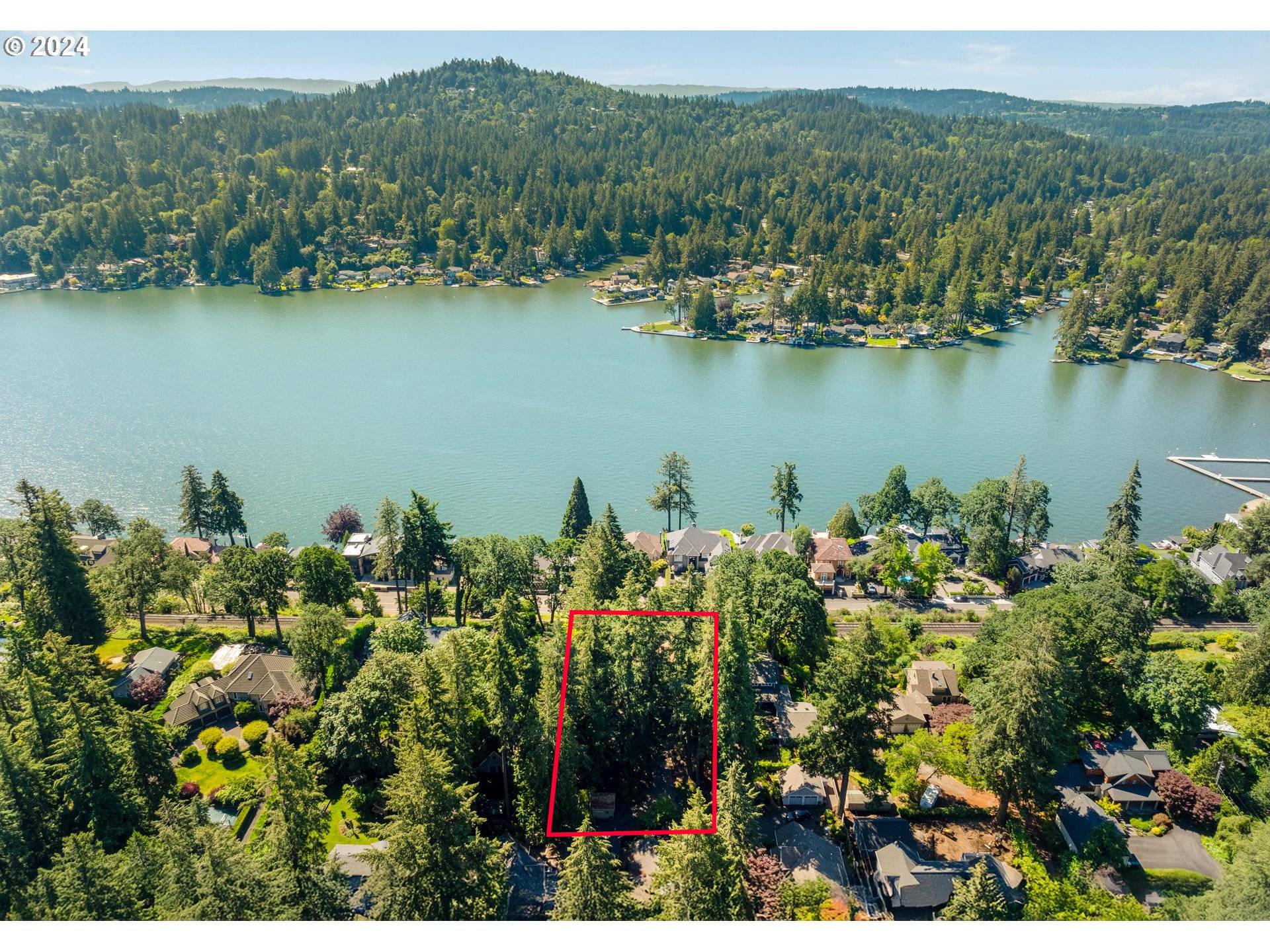 Lake Oswego, OR 97035,3520 UPPER DR