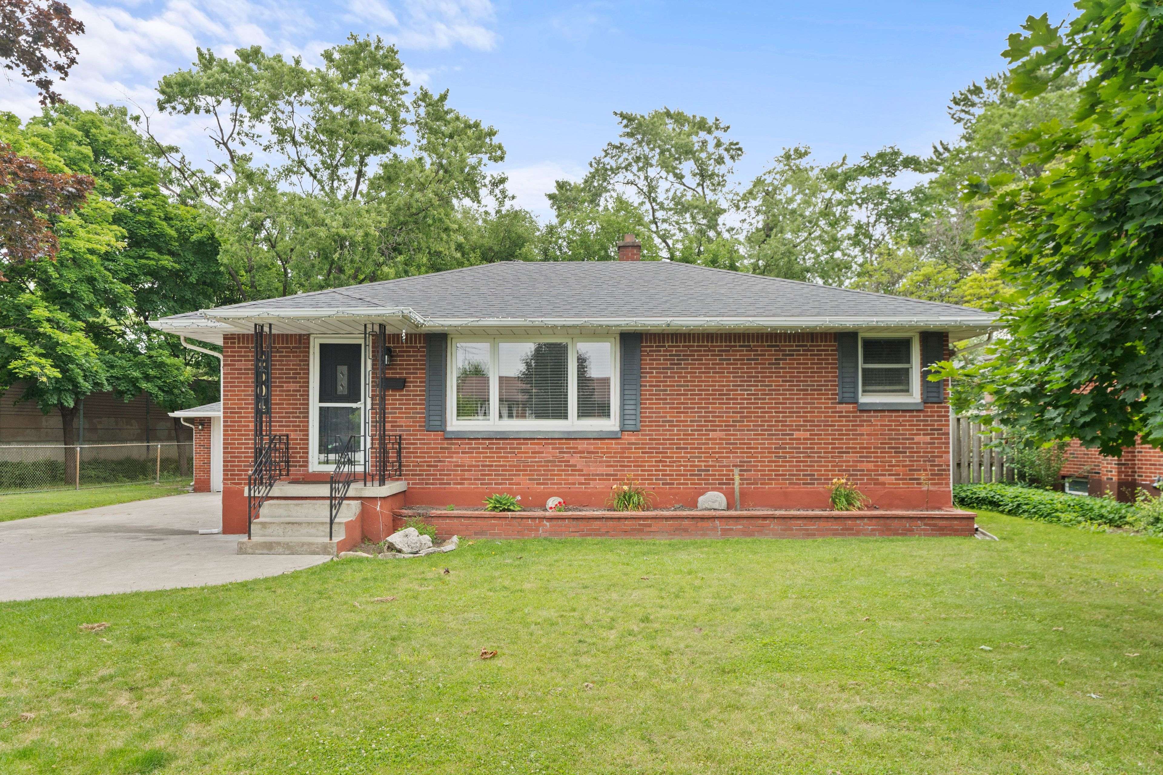 Windsor, ON N9E 3H7,2504 Askin AVE