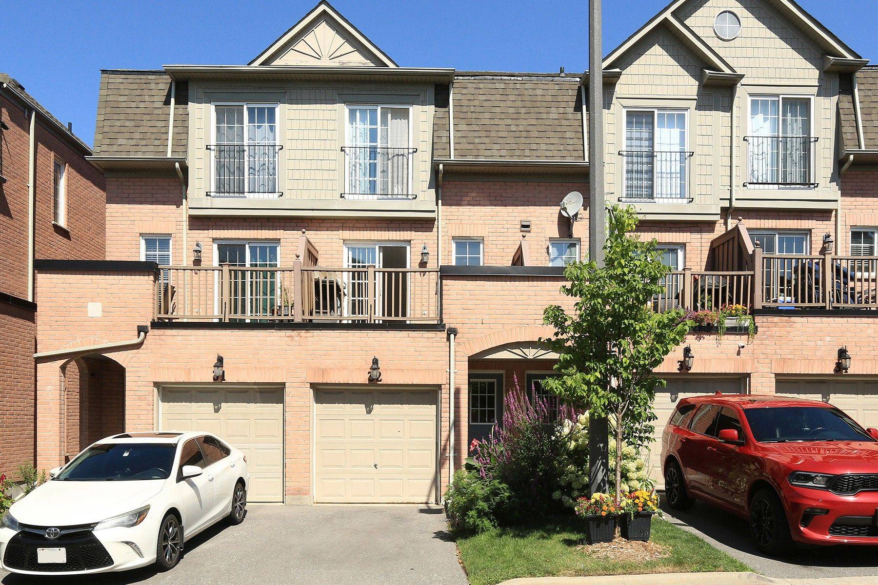 Pickering, ON L1W 4B3,1100 Begley ST #32