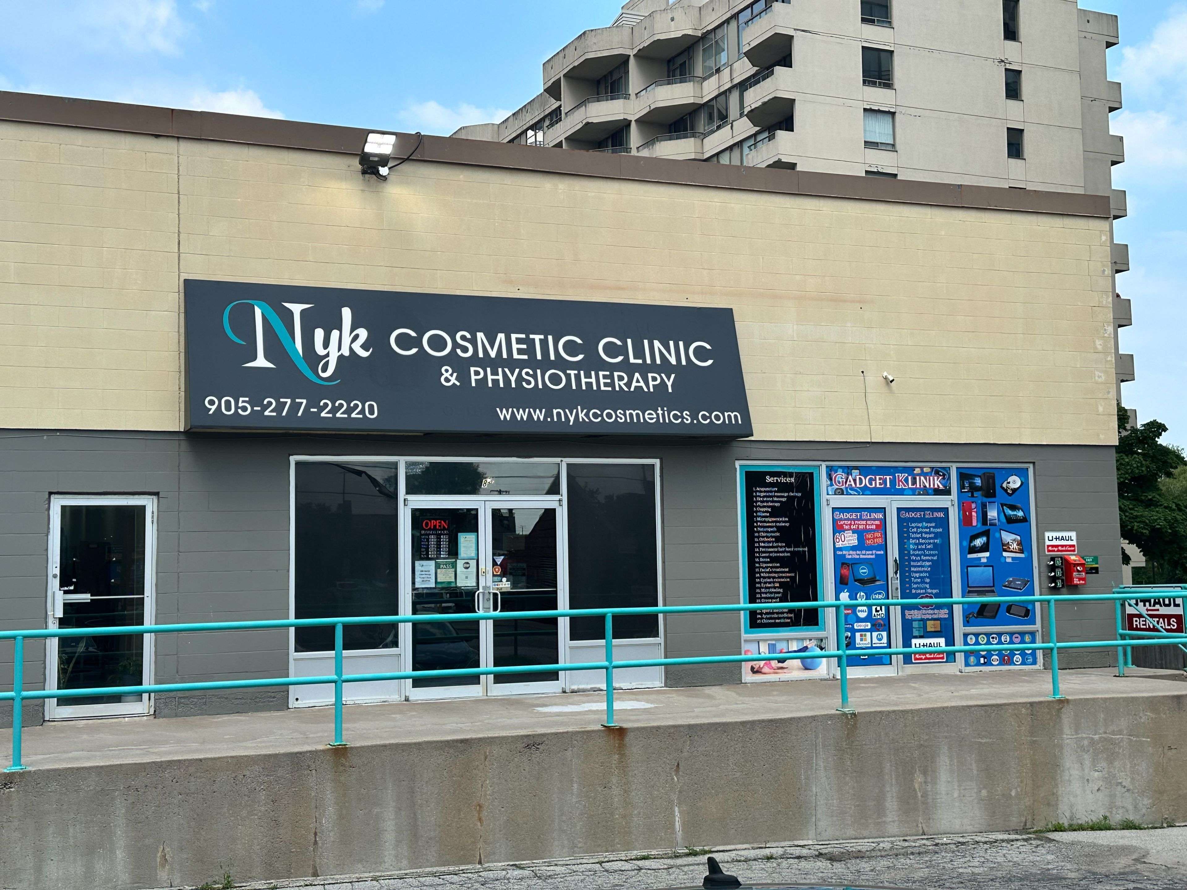 Mississauga, ON L5A 1W4,60 Dundas ST E #8