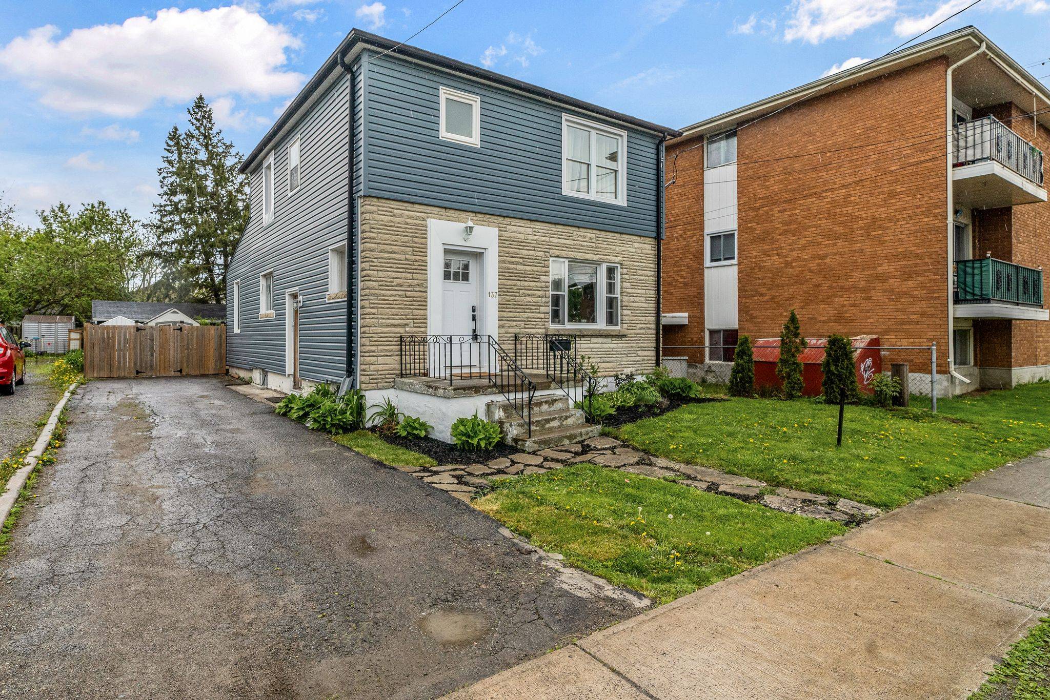 Belleville, ON K8P 1M7,137 Catharine ST