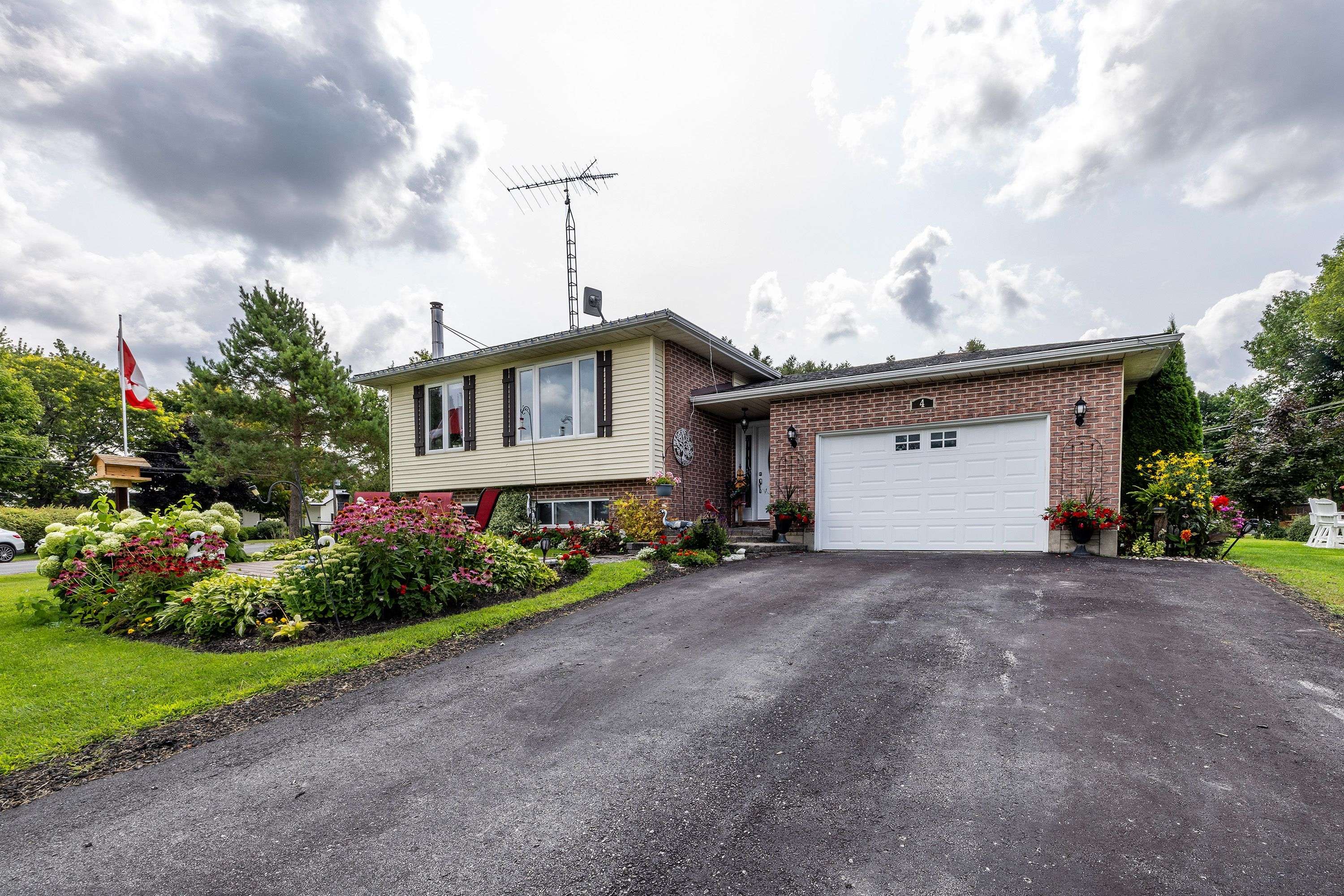 Kawartha Lakes, ON K0M 2C0,4 SHELLEY DR