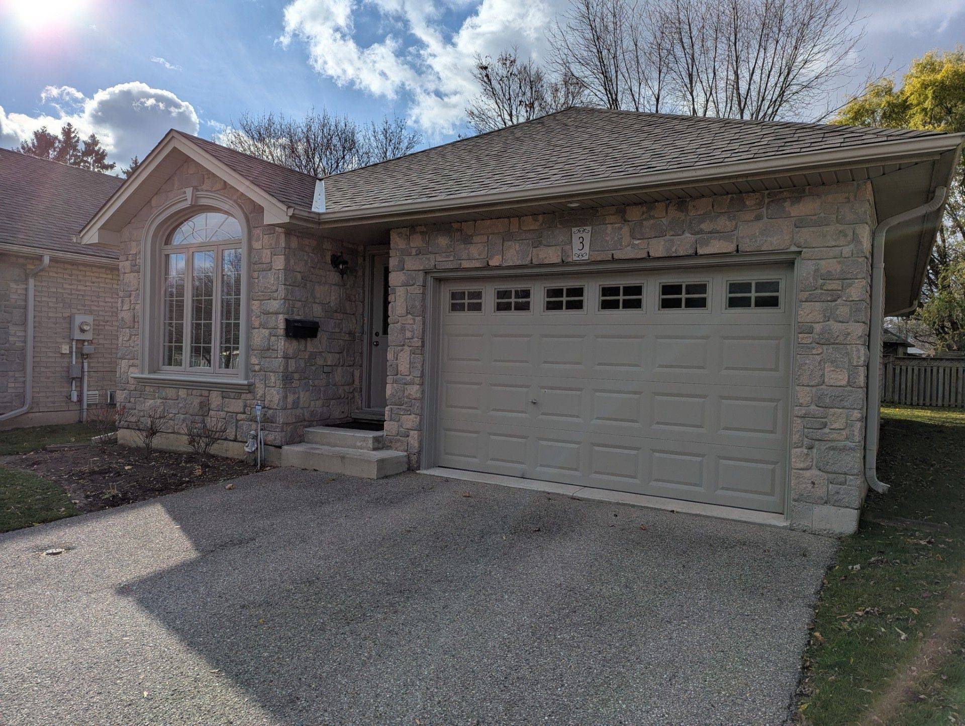 Brantford, ON N3S 3G6,54 Glenwood DR #3