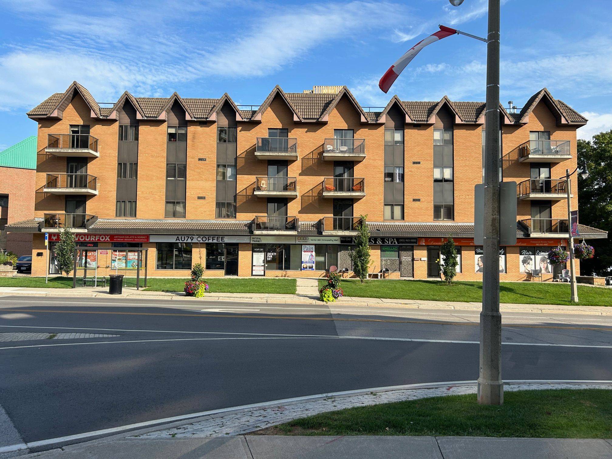 Oakville, ON L6L 1H8,2464 LAKESHORE RD W #UNIT #1