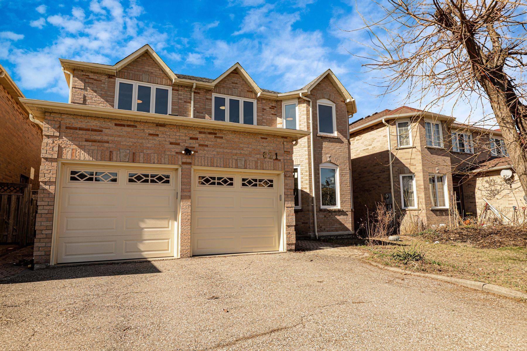 Mississauga, ON L5R 3J3,621 Winterton WAY