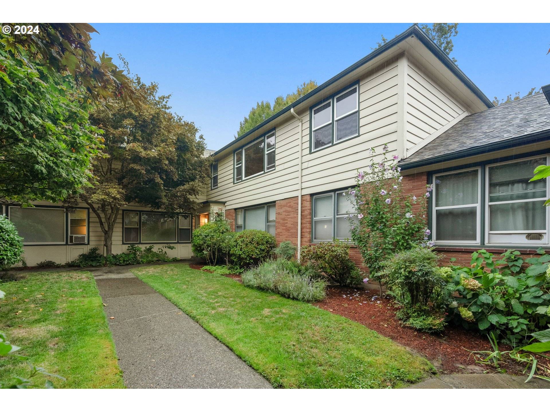 Portland, OR 97232,2211 NE HALSEY ST #9