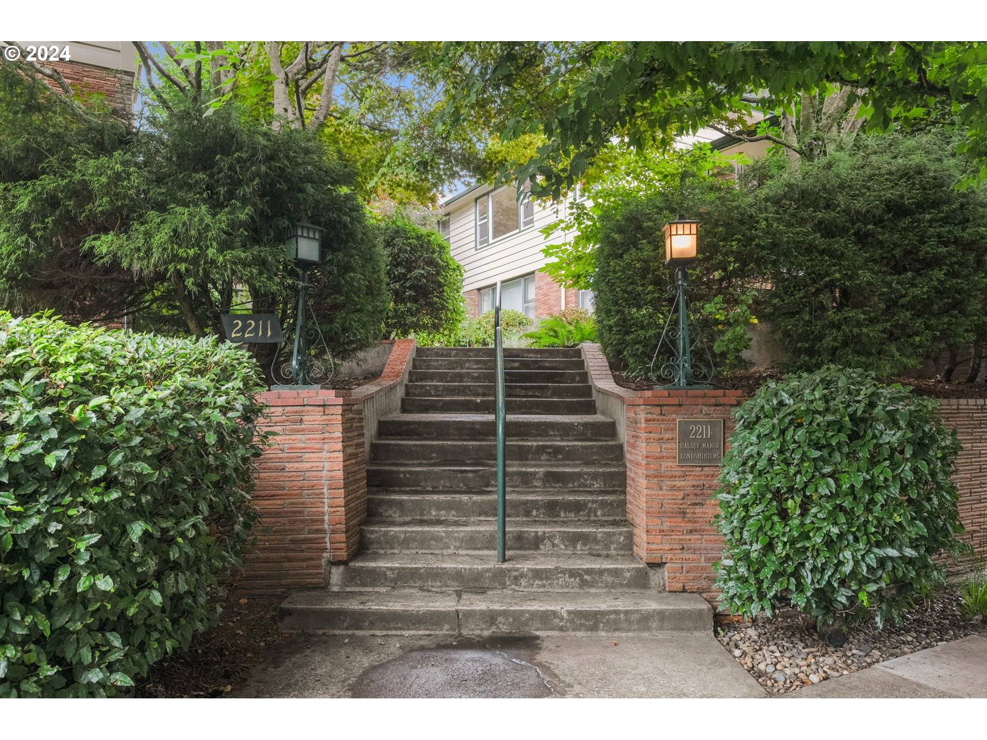 Portland, OR 97232,2211 NE HALSEY ST #9