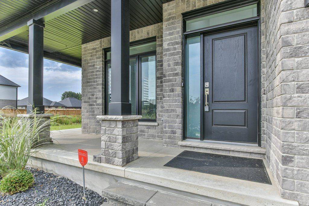 Strathroy-caradoc, ON N7G 3H4,51 ELLIOTT ST