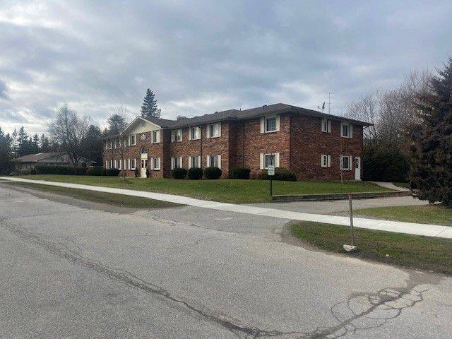 Kawartha Lakes, ON K0M 1N0,15 Clifton ST #202