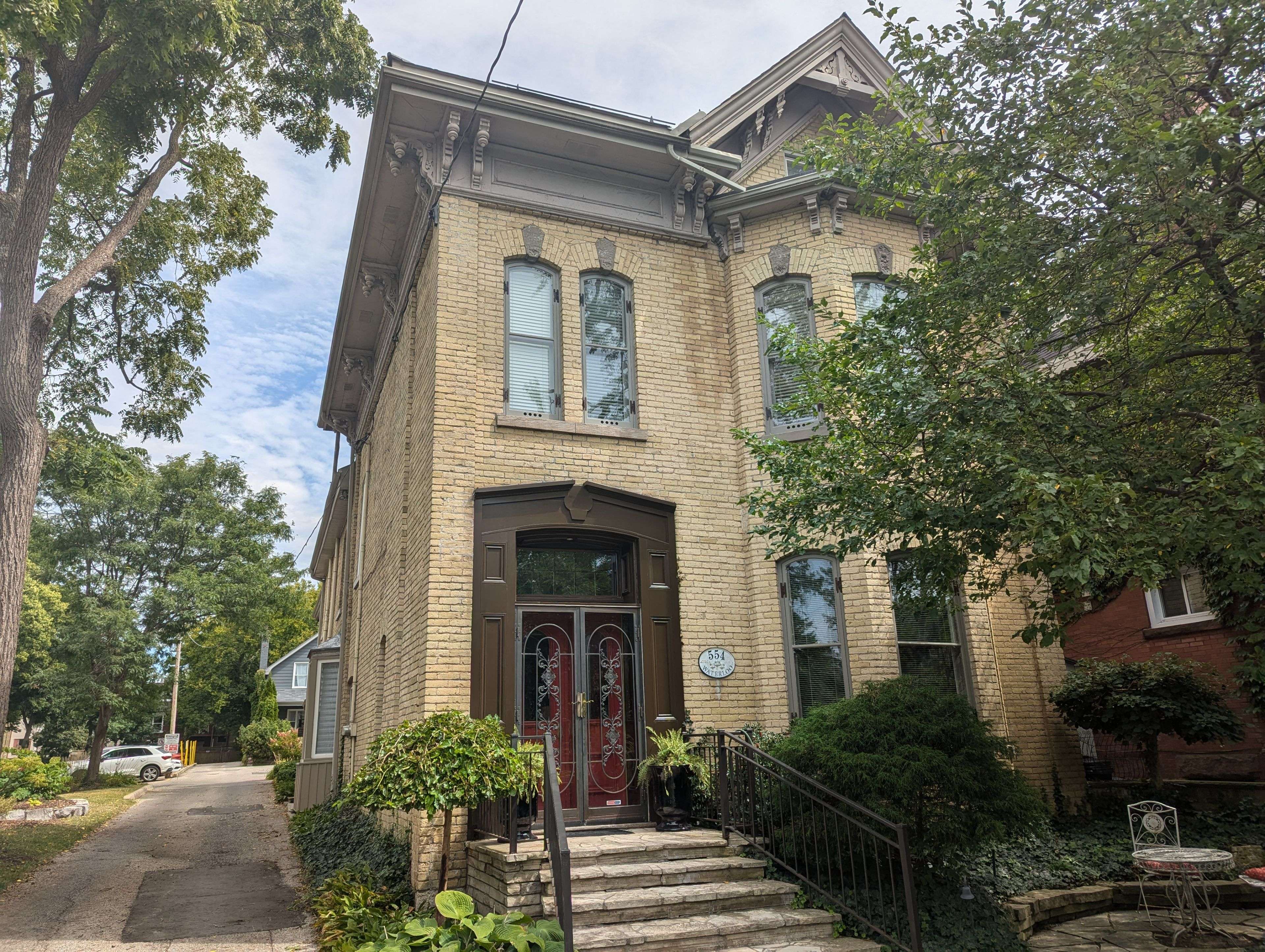 London, ON N6B 2P9,554 Waterloo ST