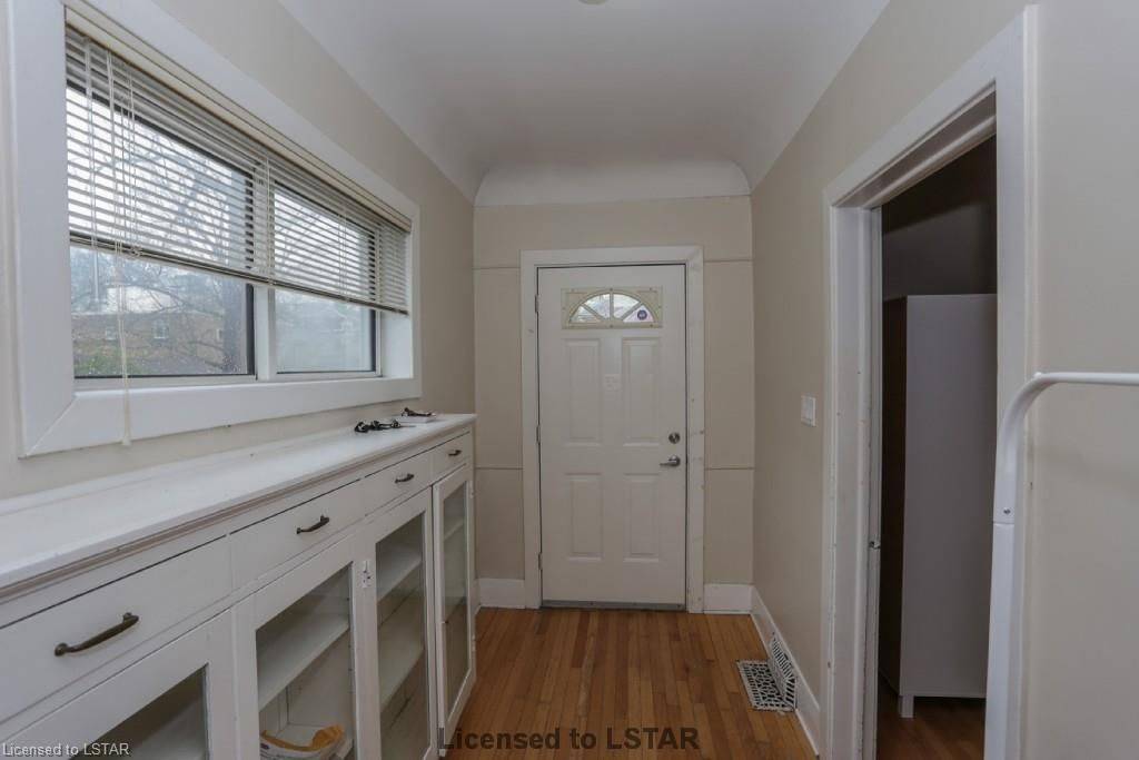 London, ON N6B 2P9,558 Waterloo ST