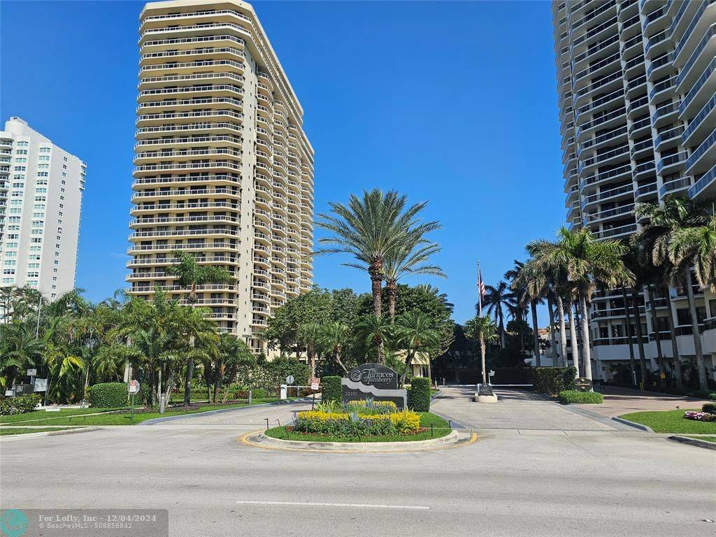 Aventura, FL 33180,20191 E Country Club Dr  #403