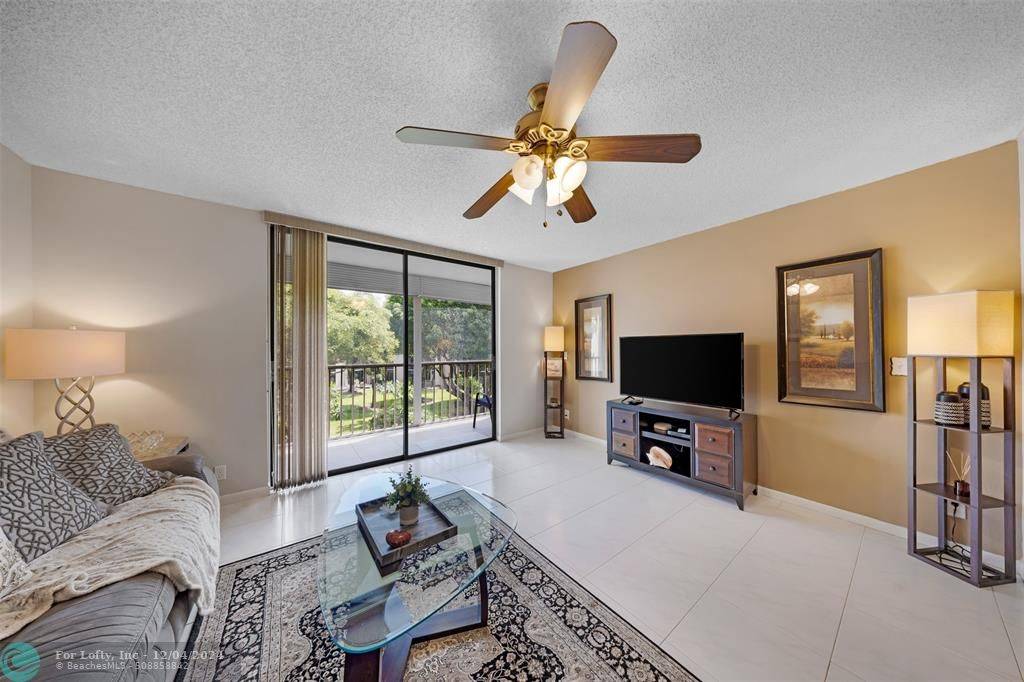 Delray Beach, FL 33484,5250 Las Verdes Cir  #317