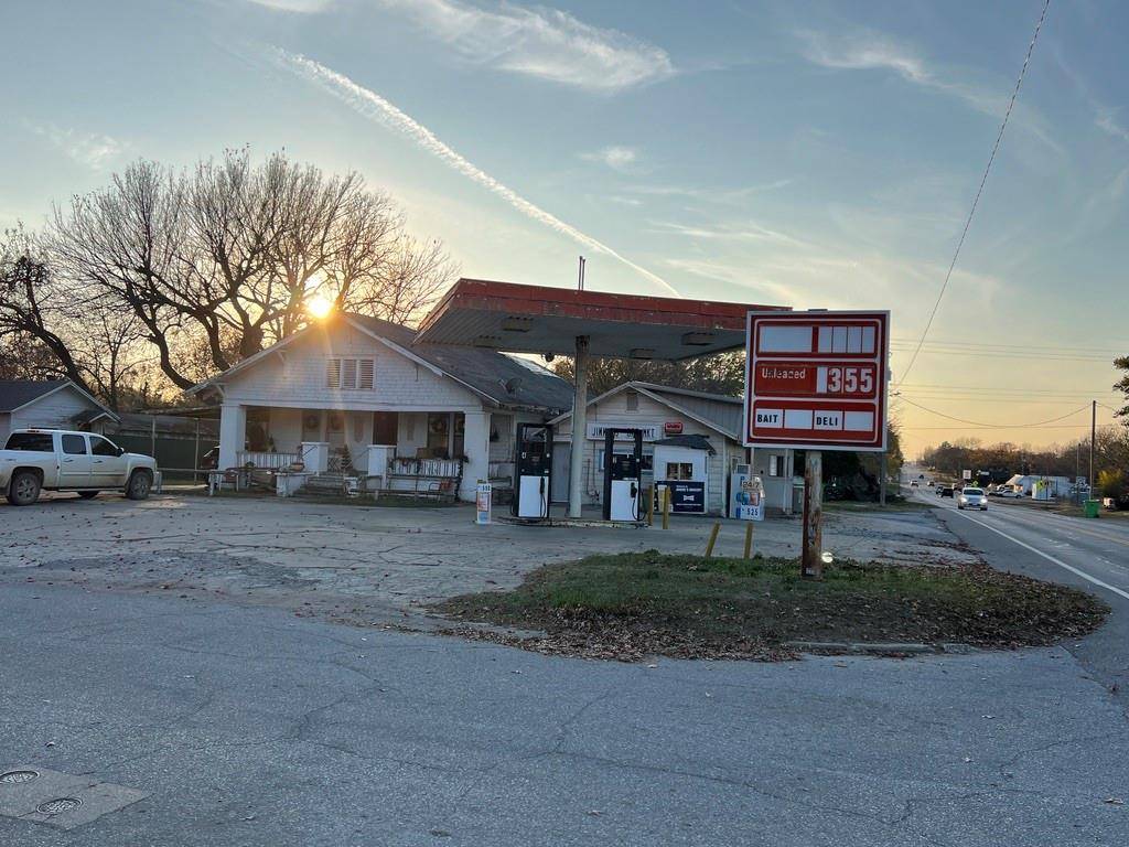 Okemah, OK 74859,325 N 5th Street