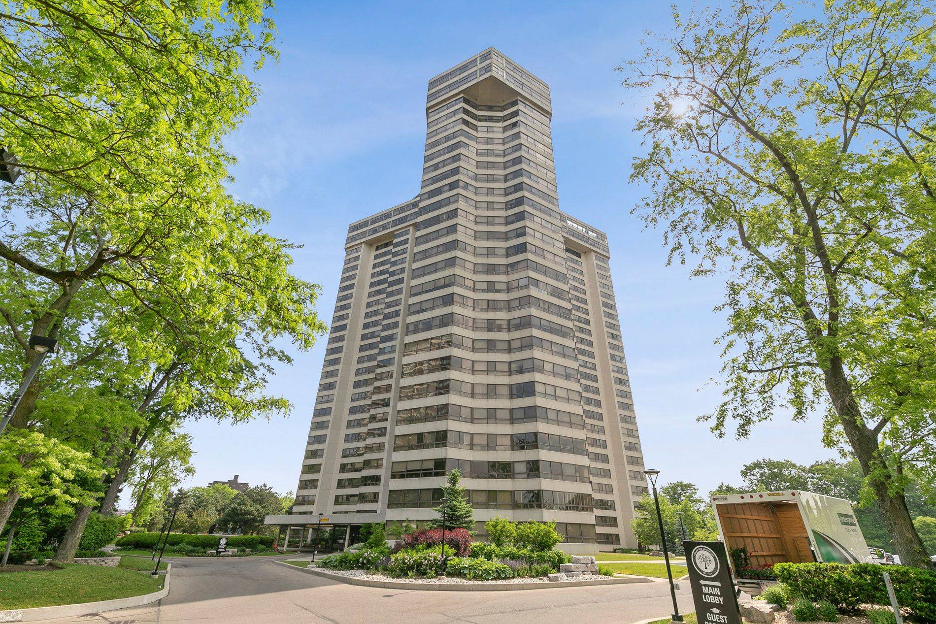 Mississauga, ON L4Y 3Z2,1300 Bloor ST #2310