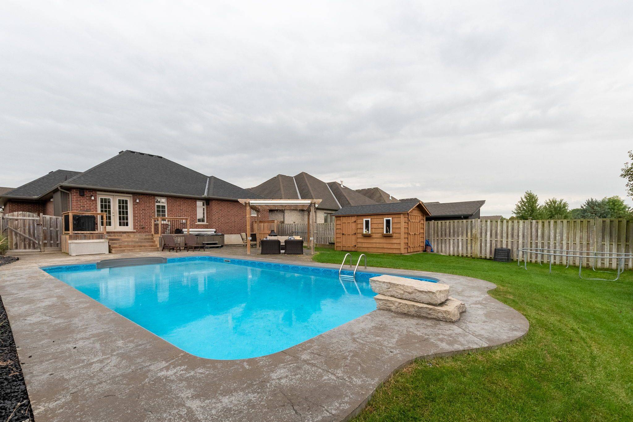 Strathroy-caradoc, ON N7G 0B2,436 Macdonald ST