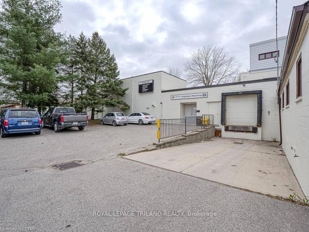 London, ON N5W 4Z2,137 FALCON ST