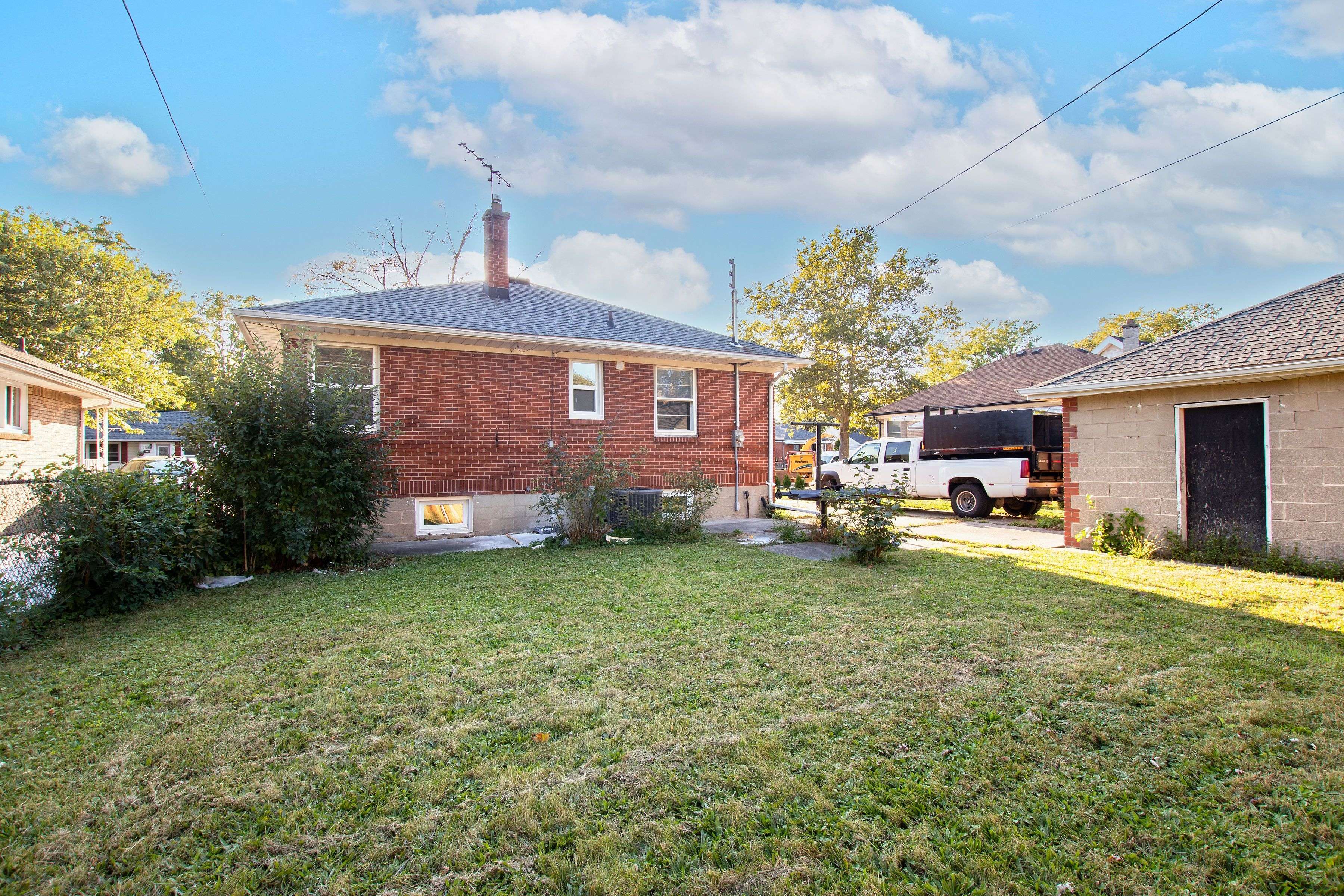 Windsor, ON N8Y 3C2,1544 Pillette RD