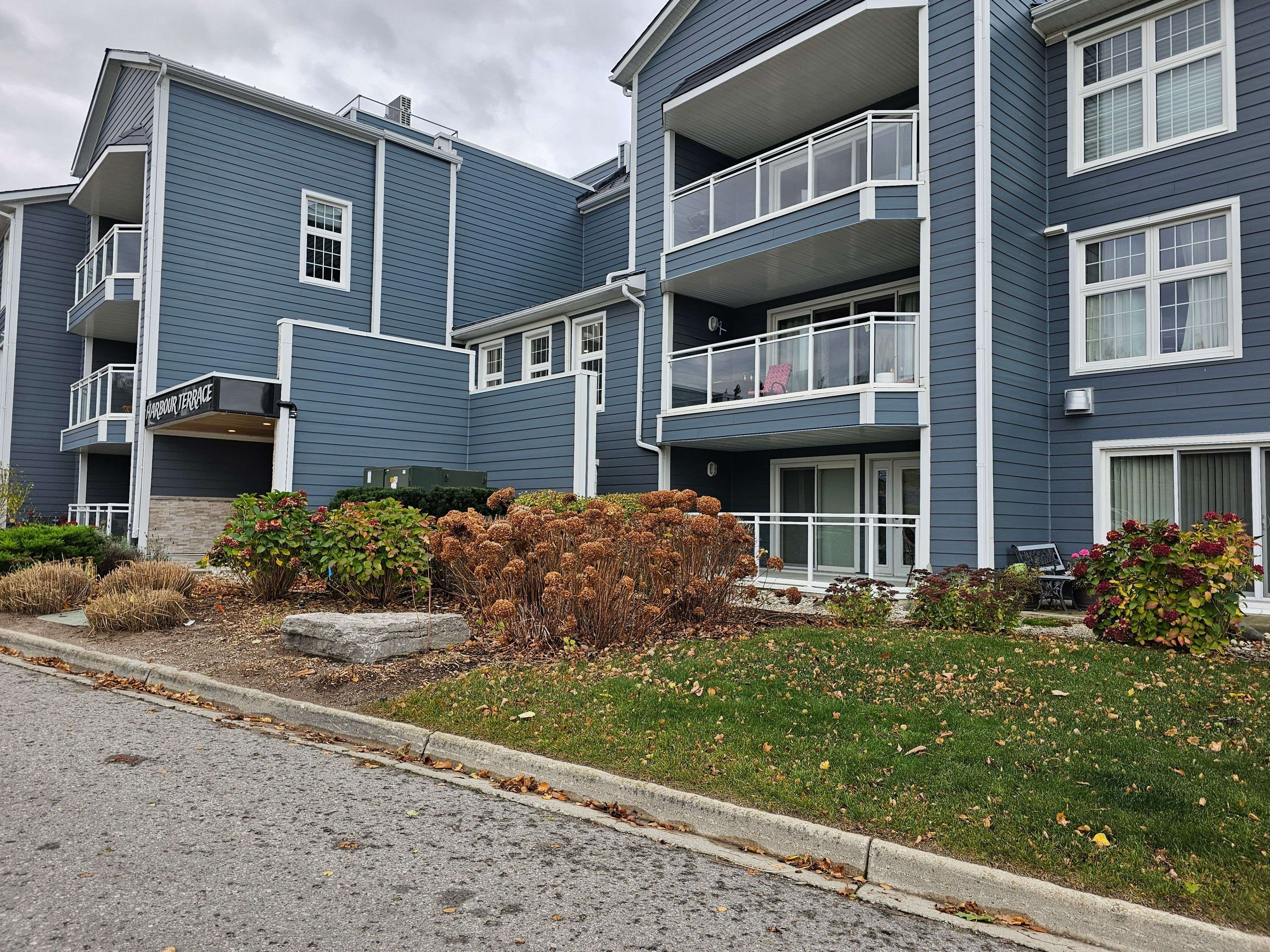 Kincardine, ON N2Z 3A3,200 Harbour ST #202