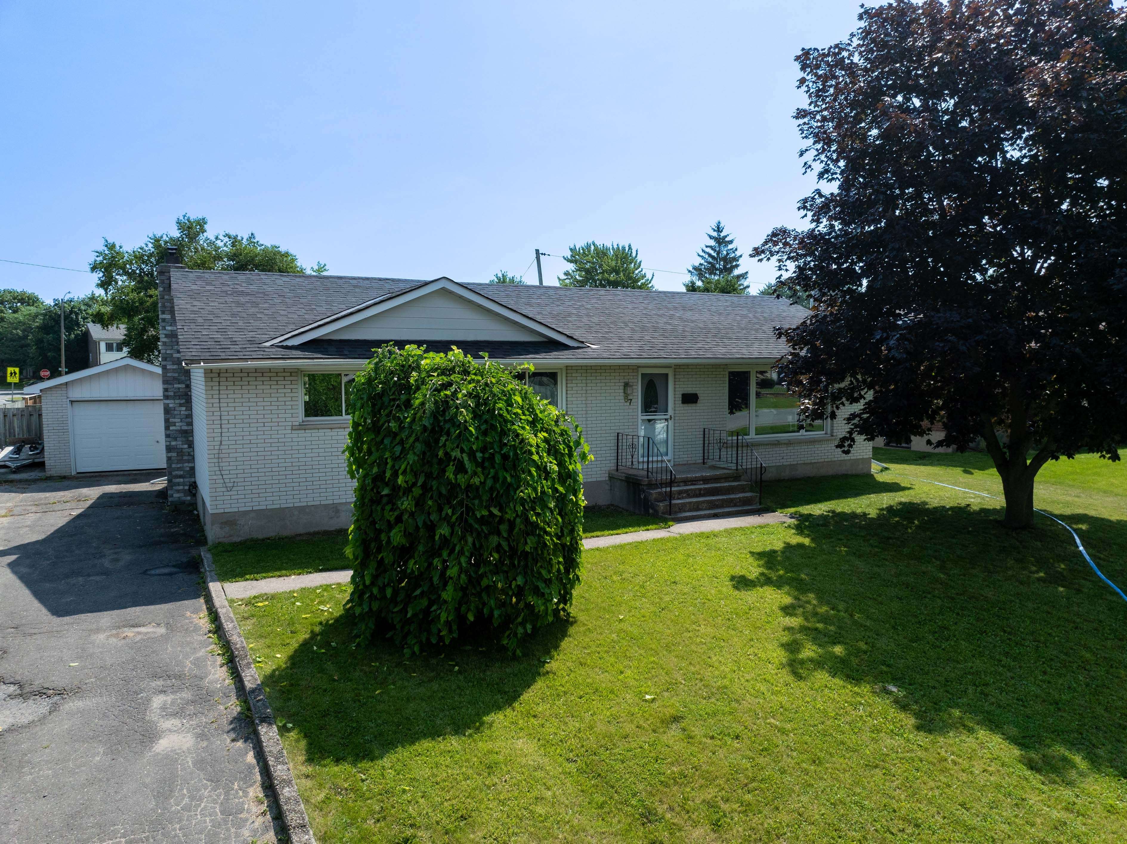 Loyalist, ON K7N 1R1,87 Oxford CRES