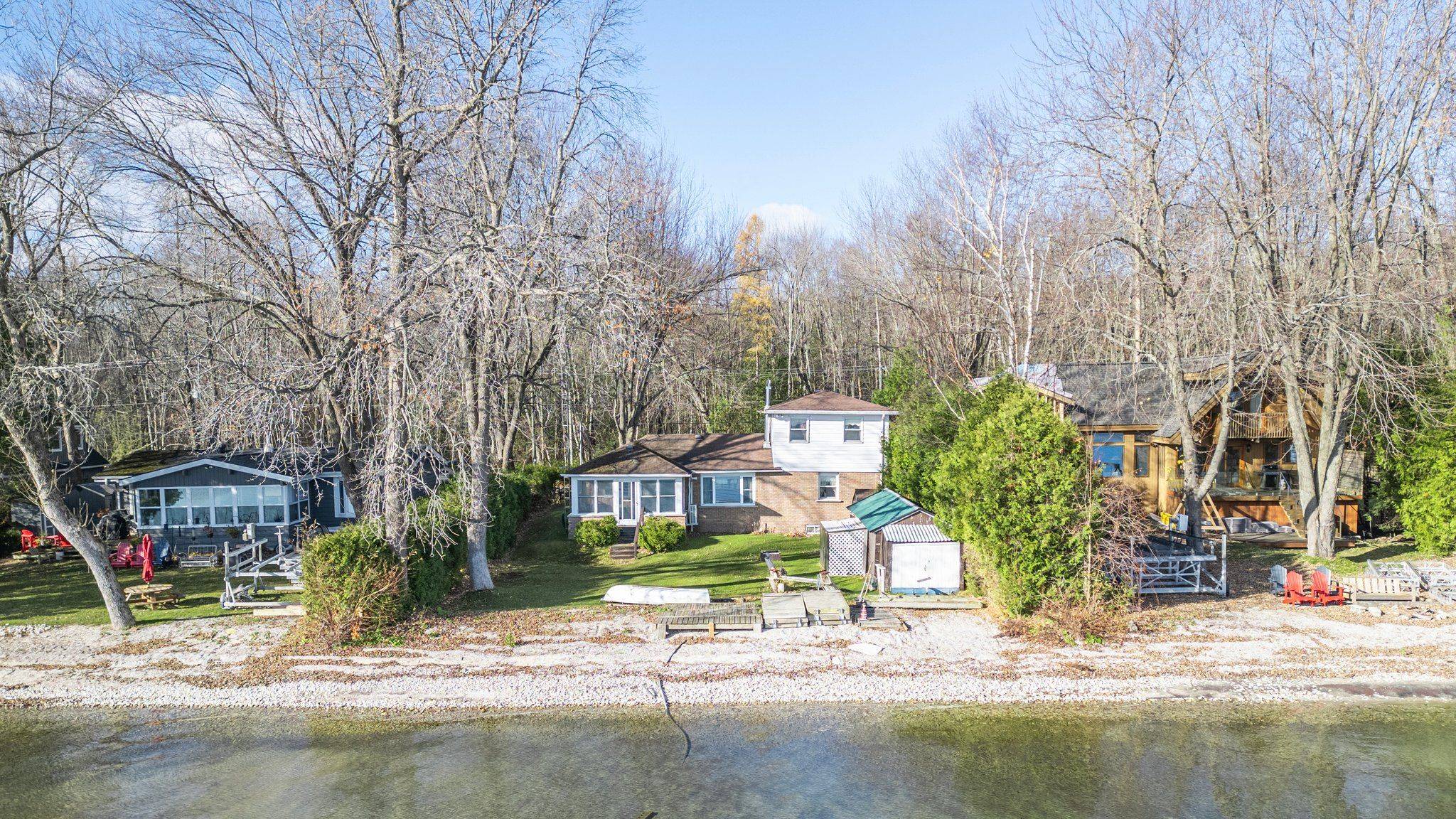 Oro-medonte, ON L3V 6H1,769 Woodland DR