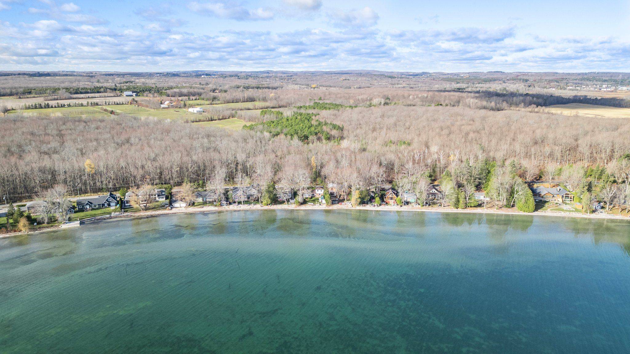 Oro-medonte, ON L3V 6H1,769 Woodland DR