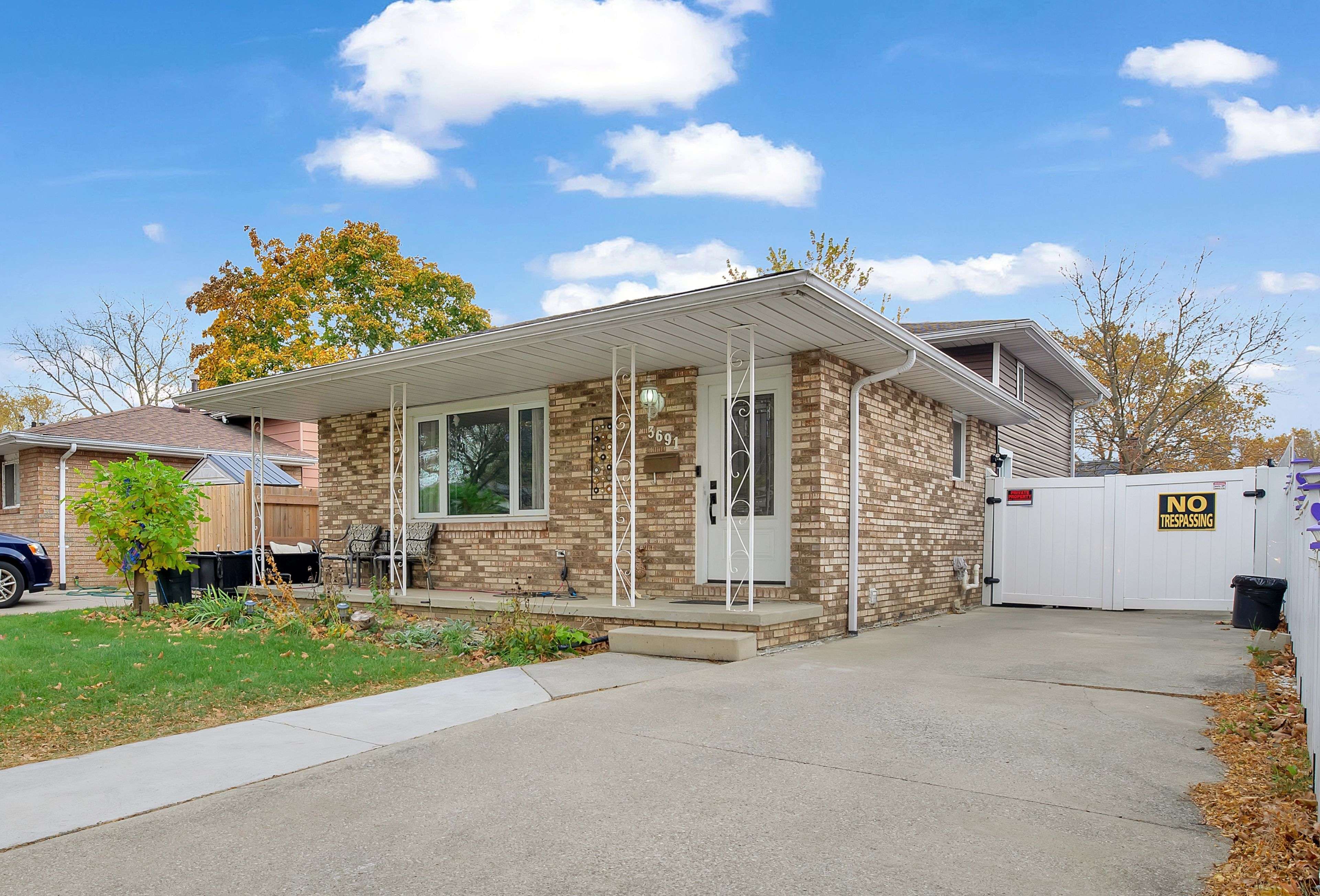 Windsor, ON N8R 2B4,3691 Wildwood DR