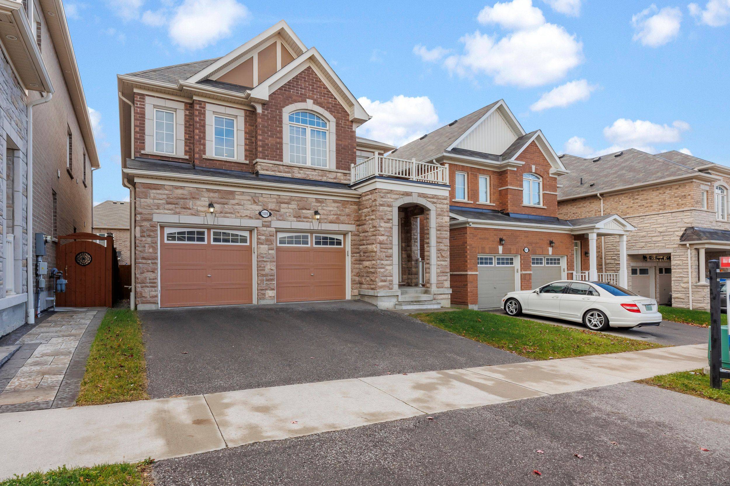 Pickering, ON L1V 2P8,1009 Dragonfly AVE