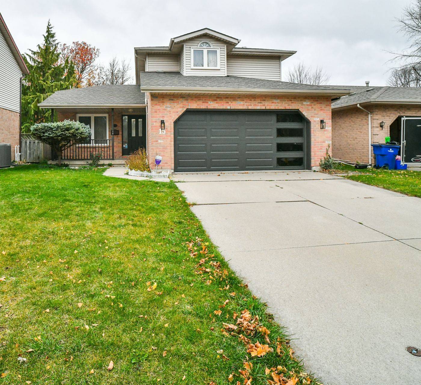 Chatham-kent, ON N7M 6G8,15 Turquoise CT