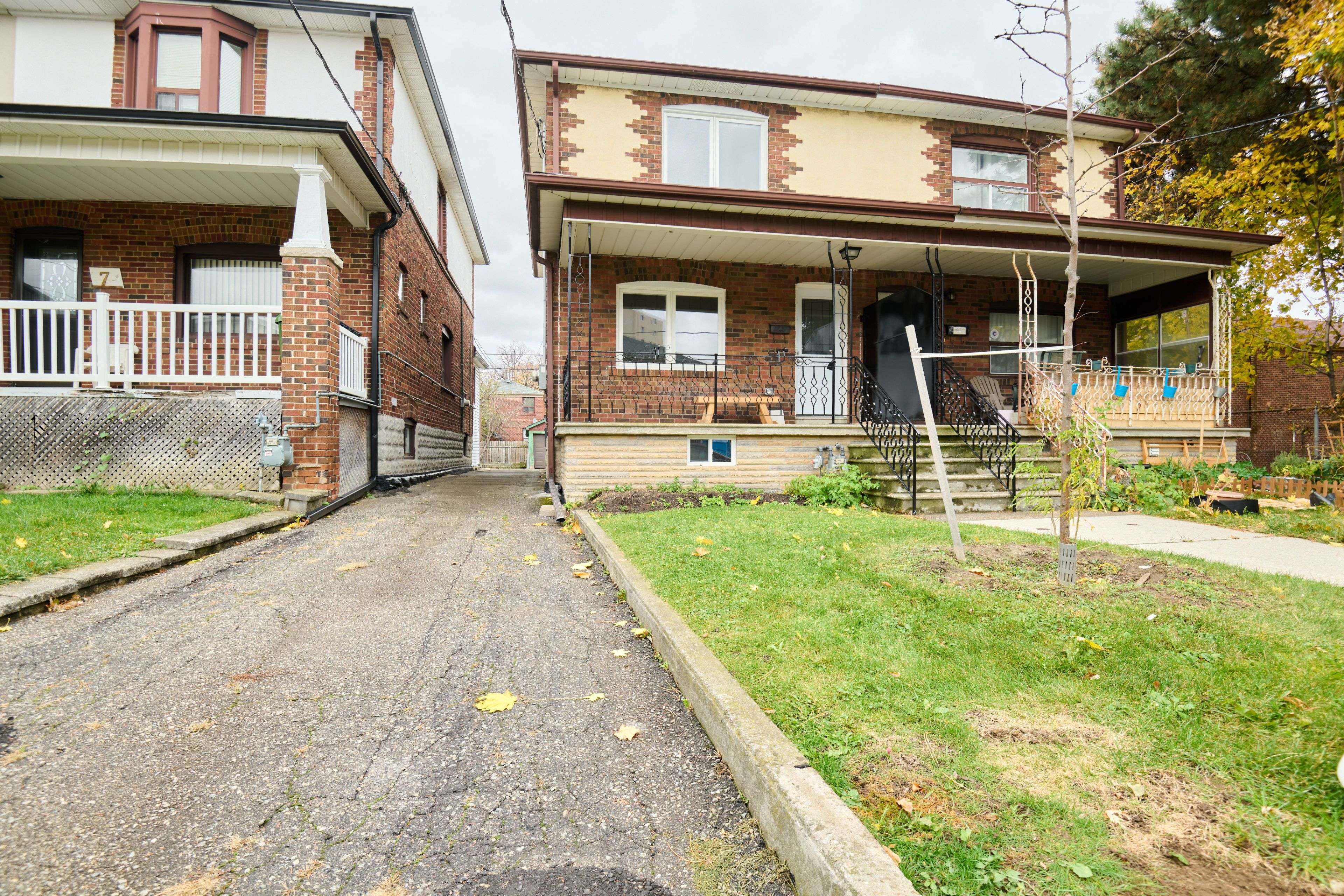 Toronto C03, ON M6E 2G1,5 Greyton CRES