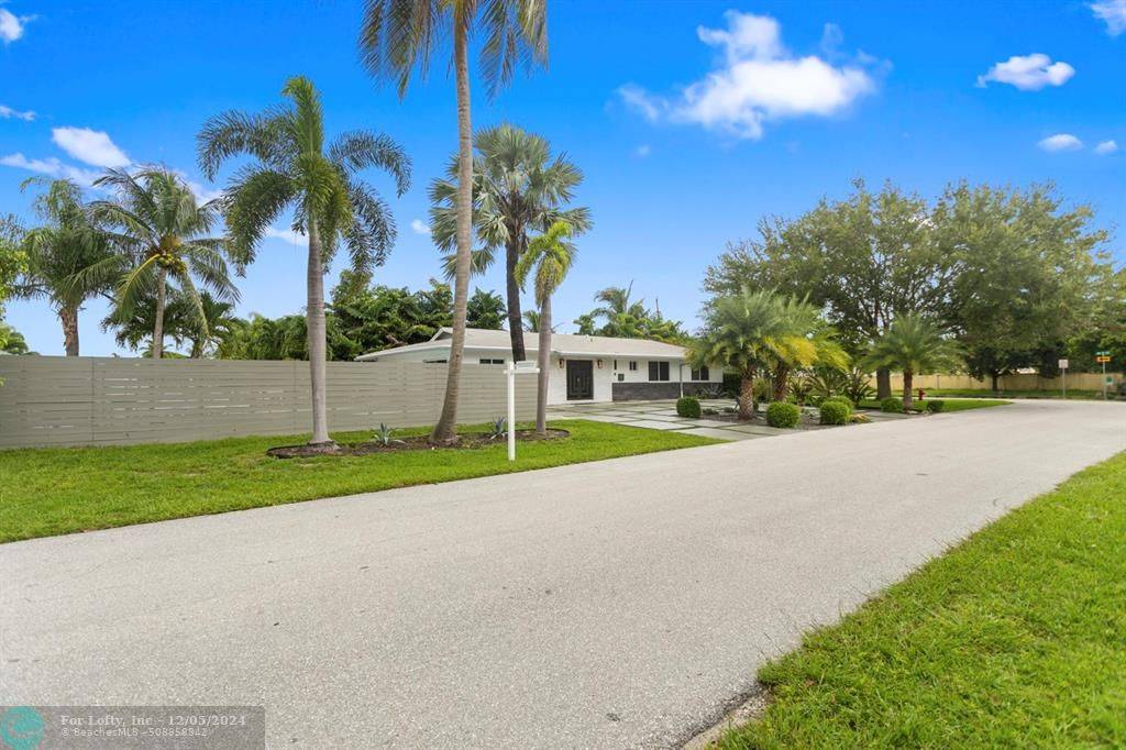 Pompano Beach, FL 33060,951 SE 12th St