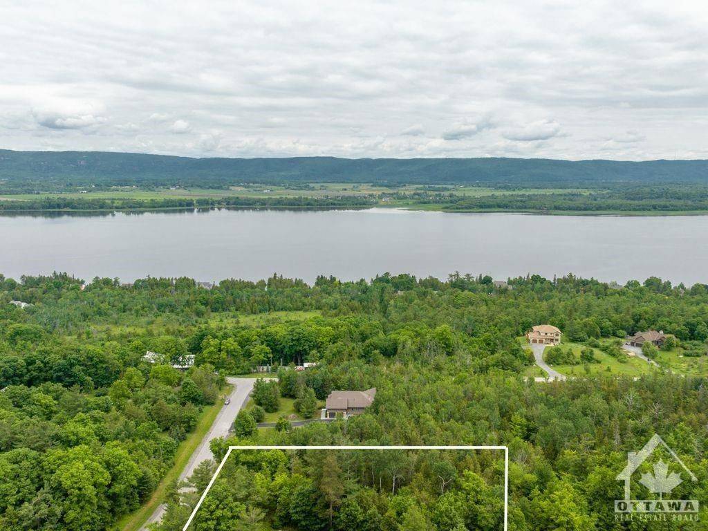 Constance Bay - Dunrobin - Kilmaurs - Woodlawn, ON K0A 1T0,1015 JULIA CT