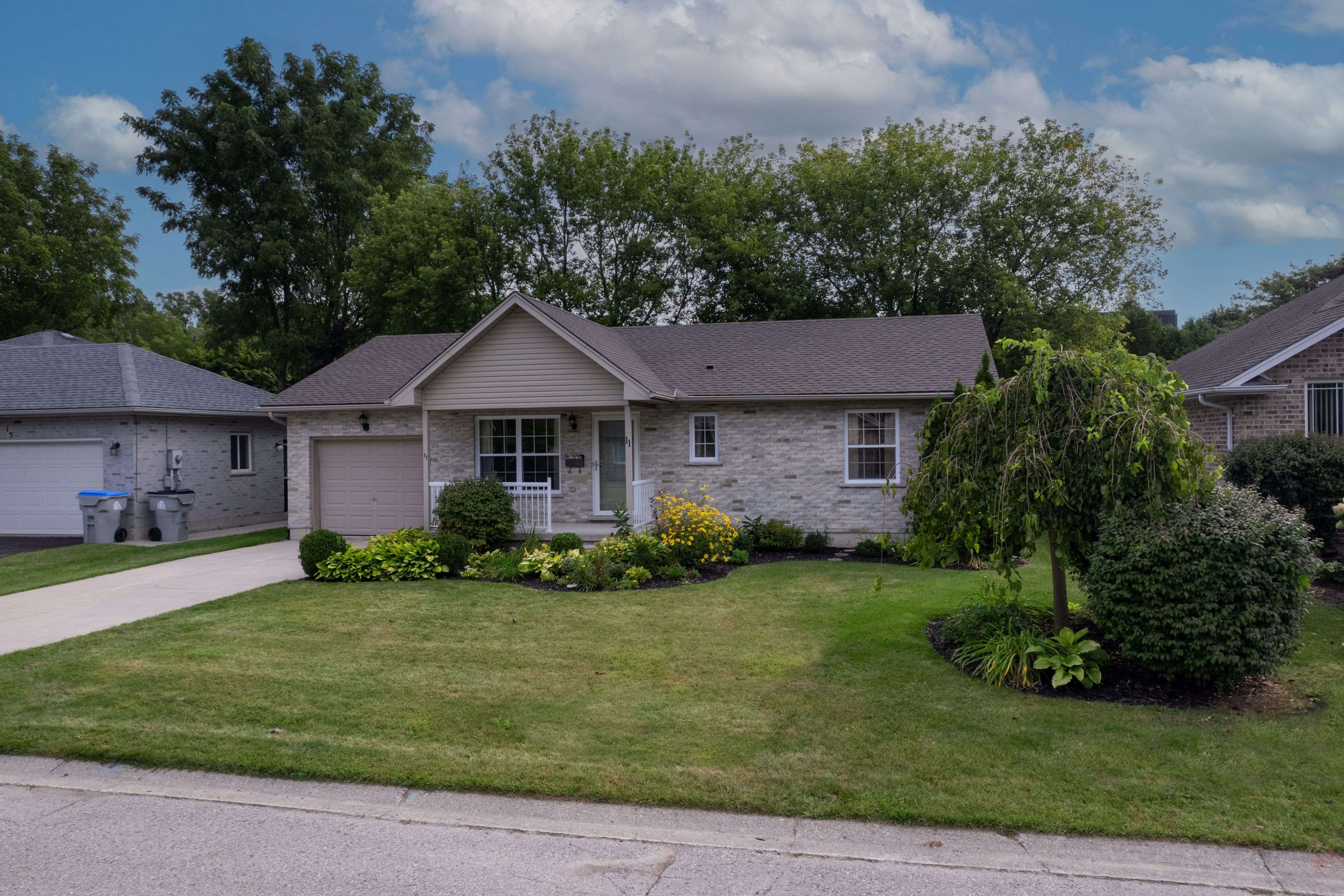 Strathroy-caradoc, ON N7G 4E7,11 Pittao PL