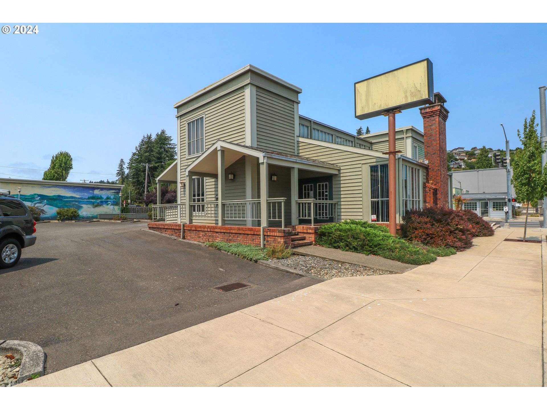 Coos Bay, OR 97420,185 N 4TH ST