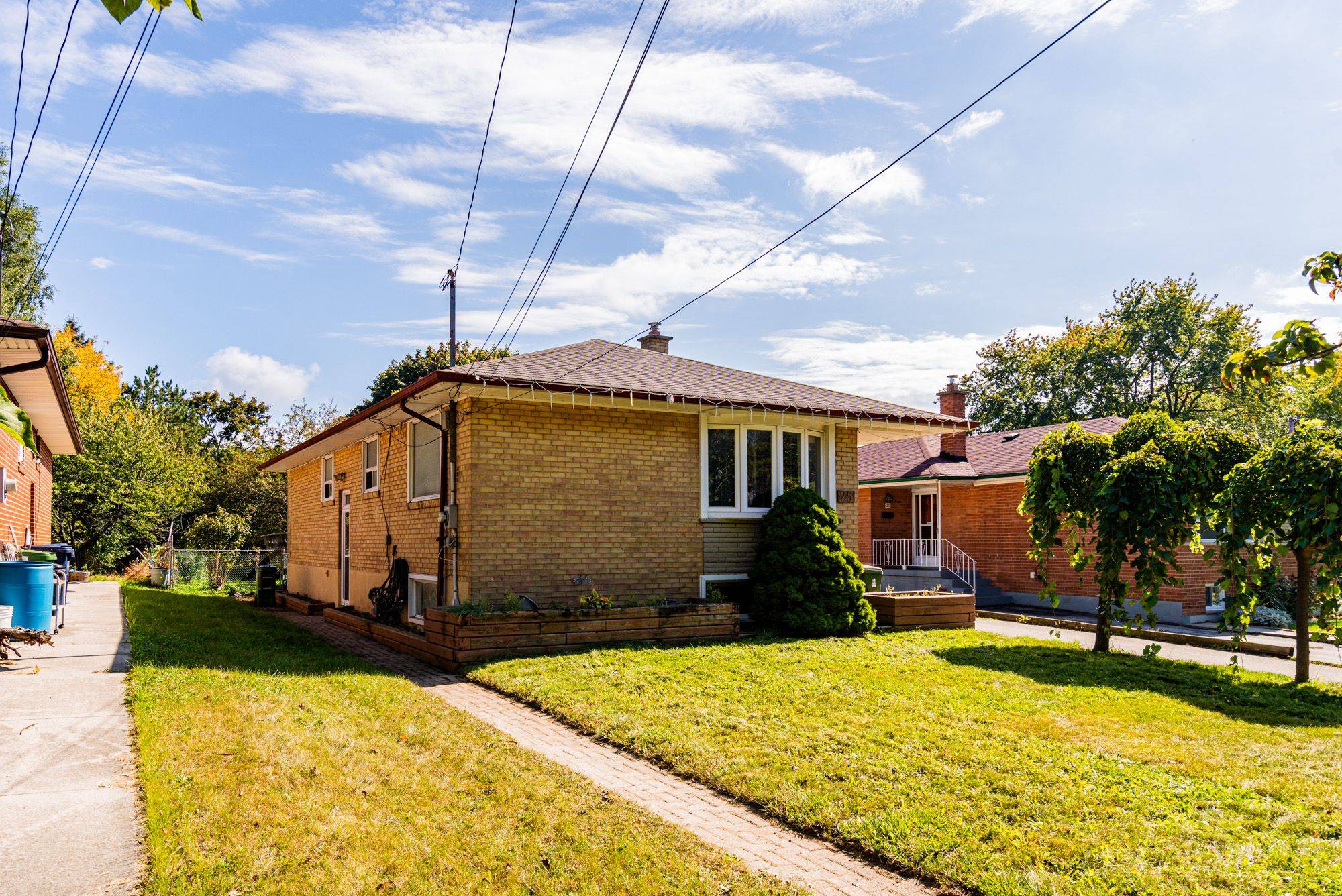 Toronto E09, ON M1P 4B2,25 Neapolitan DR #Lower