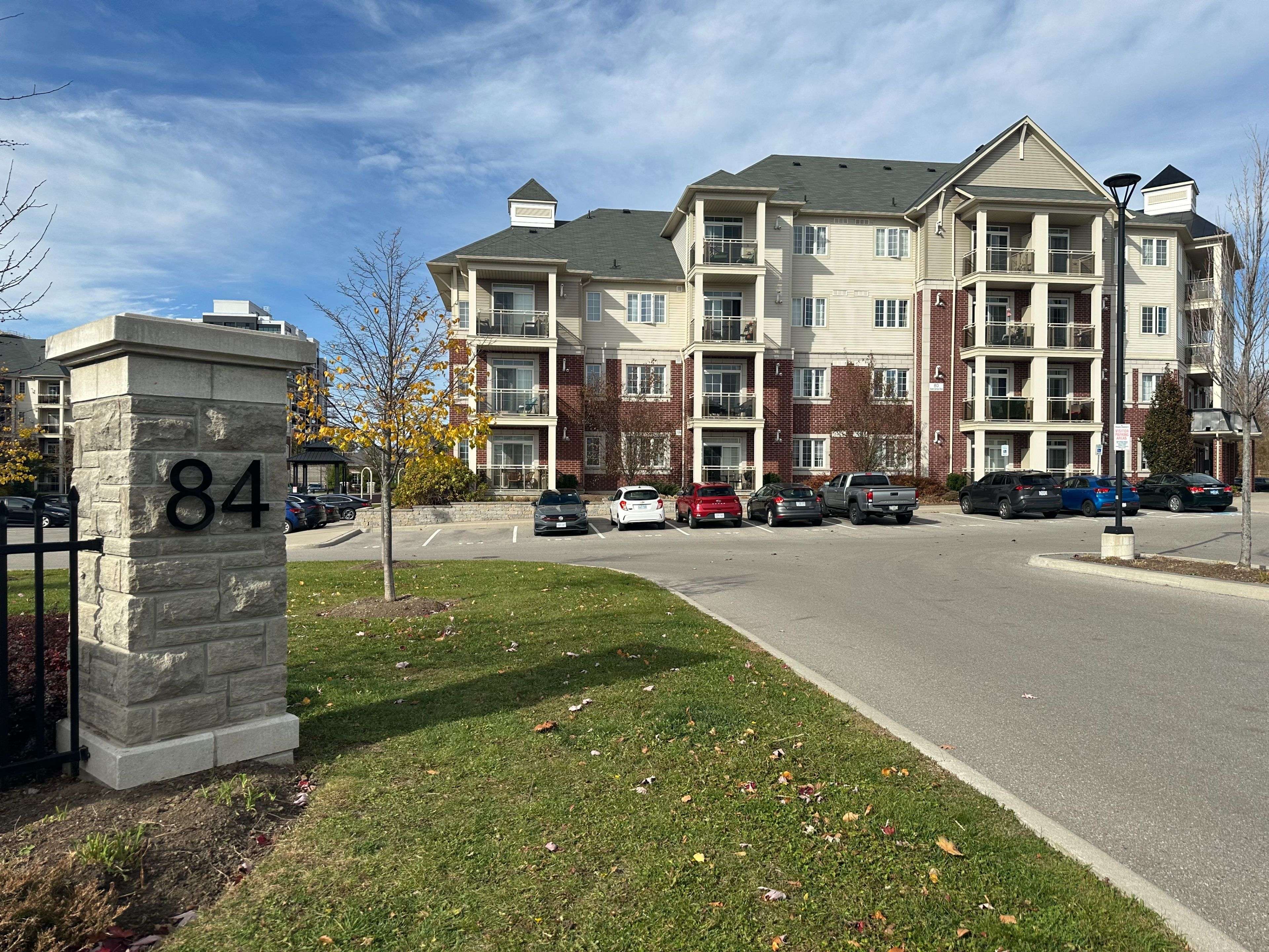 Clarington, ON L1C 0V3,84 Aspen Springs DR #320