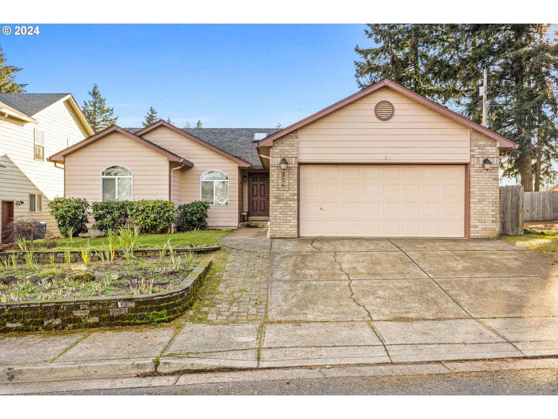 Salem, OR 97306,256 SEEGER CT