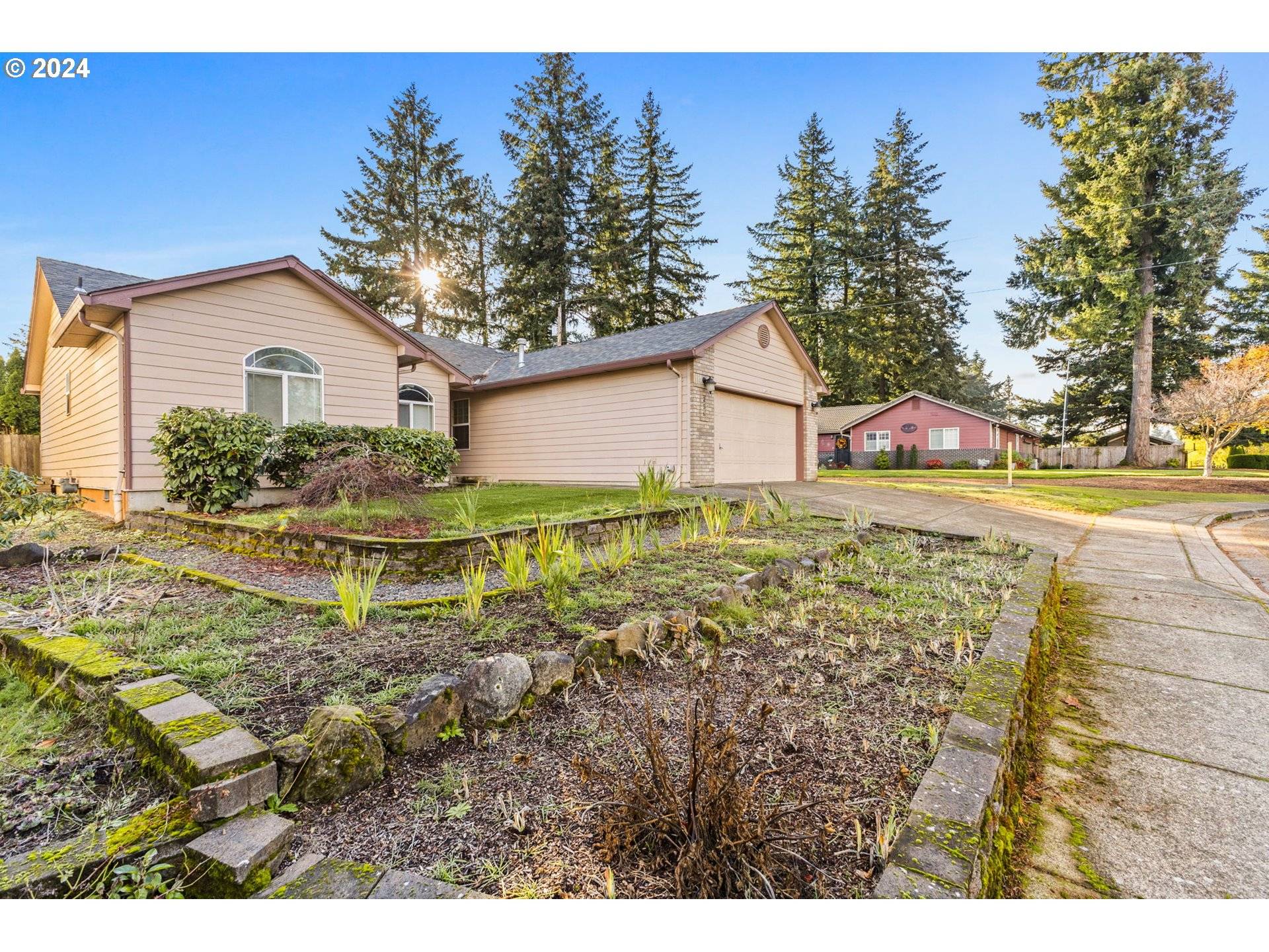 Salem, OR 97306,256 SEEGER CT