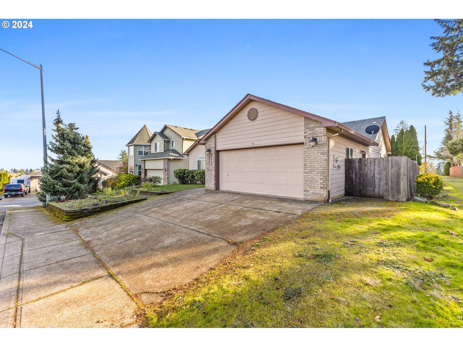 Salem, OR 97306,256 SEEGER CT