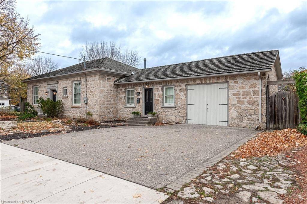 Waterloo, ON N1S 2M1,137 GRAND AVE S