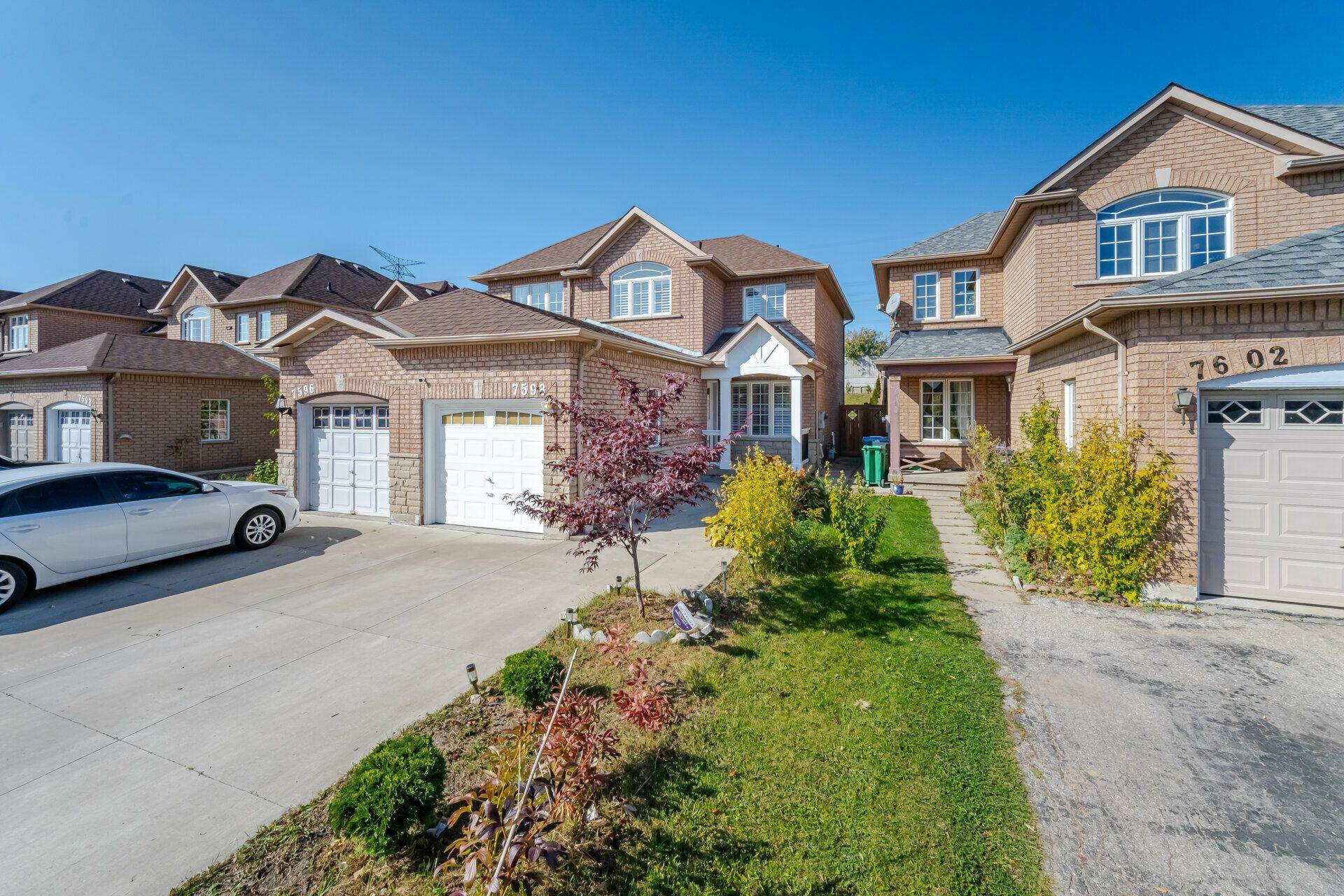 Mississauga, ON L5N 8A7,7598 Black Walnut TRL