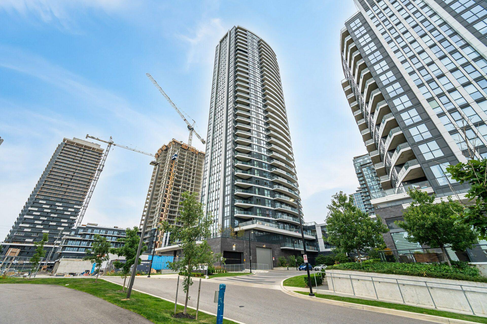 Mississauga, ON L5R 0G8,35 Watergarden DR #2415