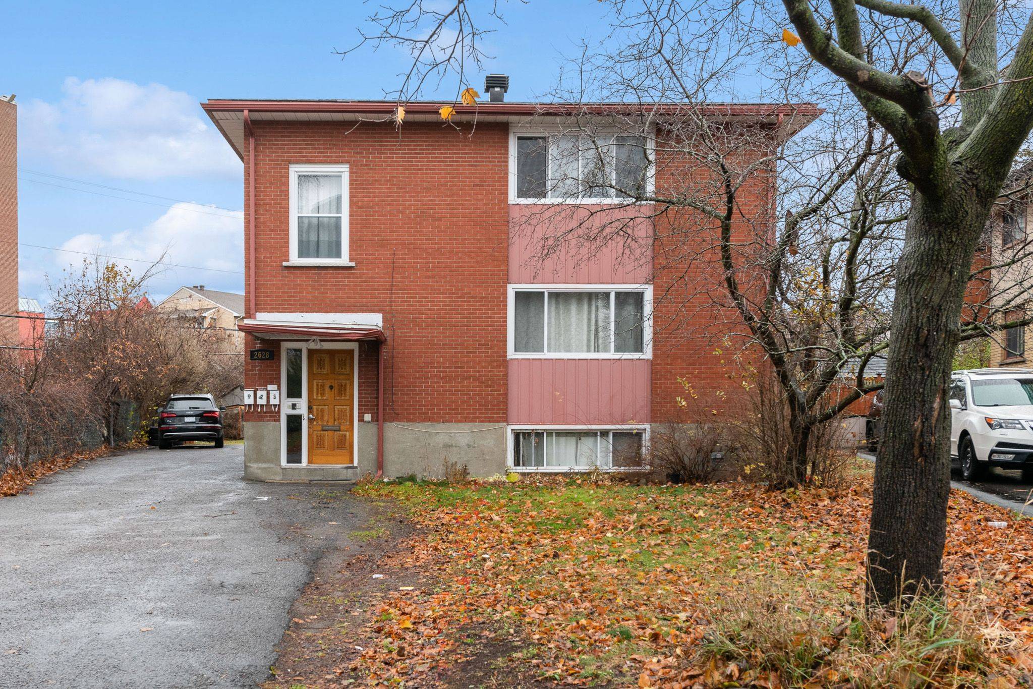 Britannia - Lincoln Heights And Area, ON K2B 6Y3,2628 Don ST #1