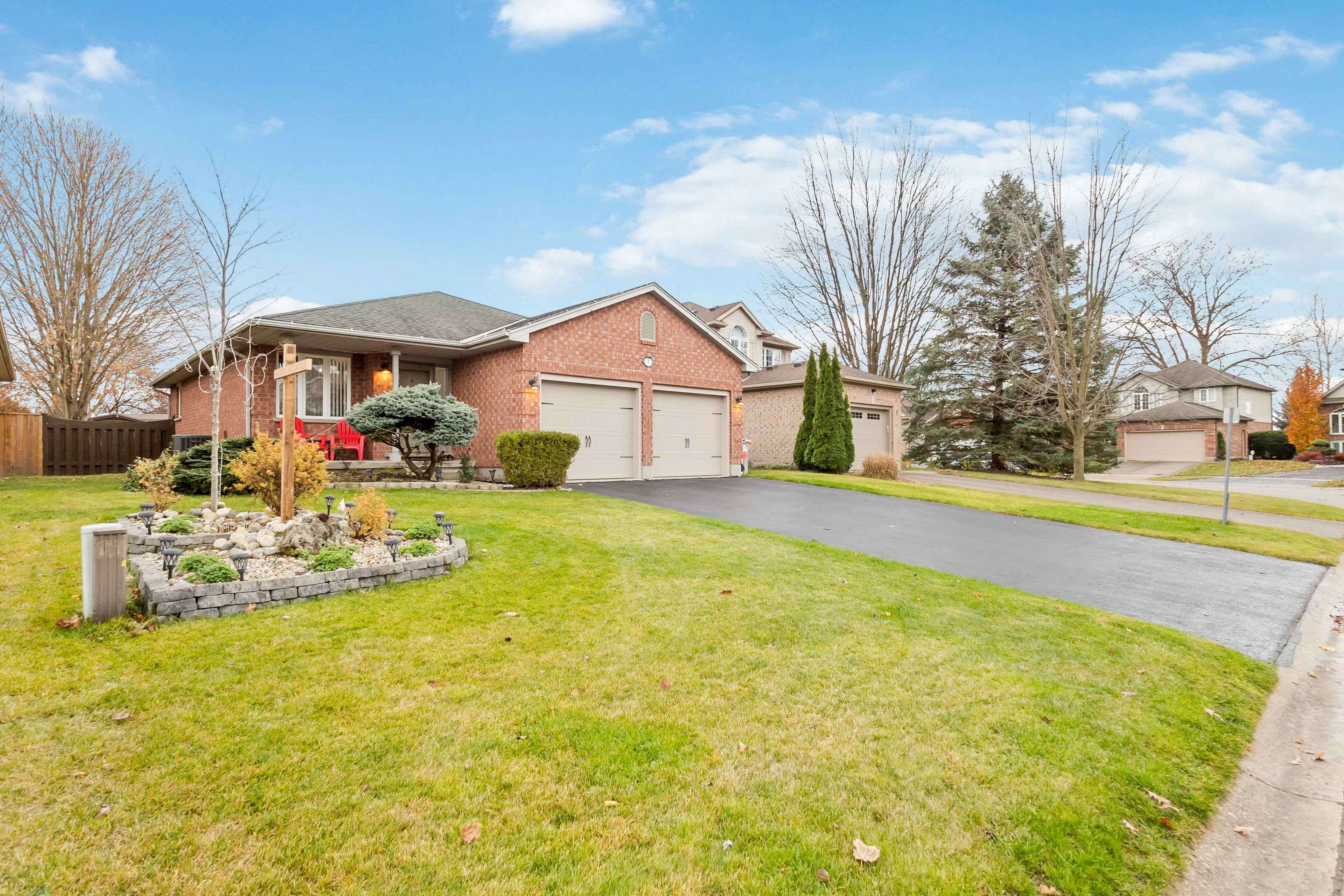 Strathroy-caradoc, ON N7G 4C1,7 Juniper CRES