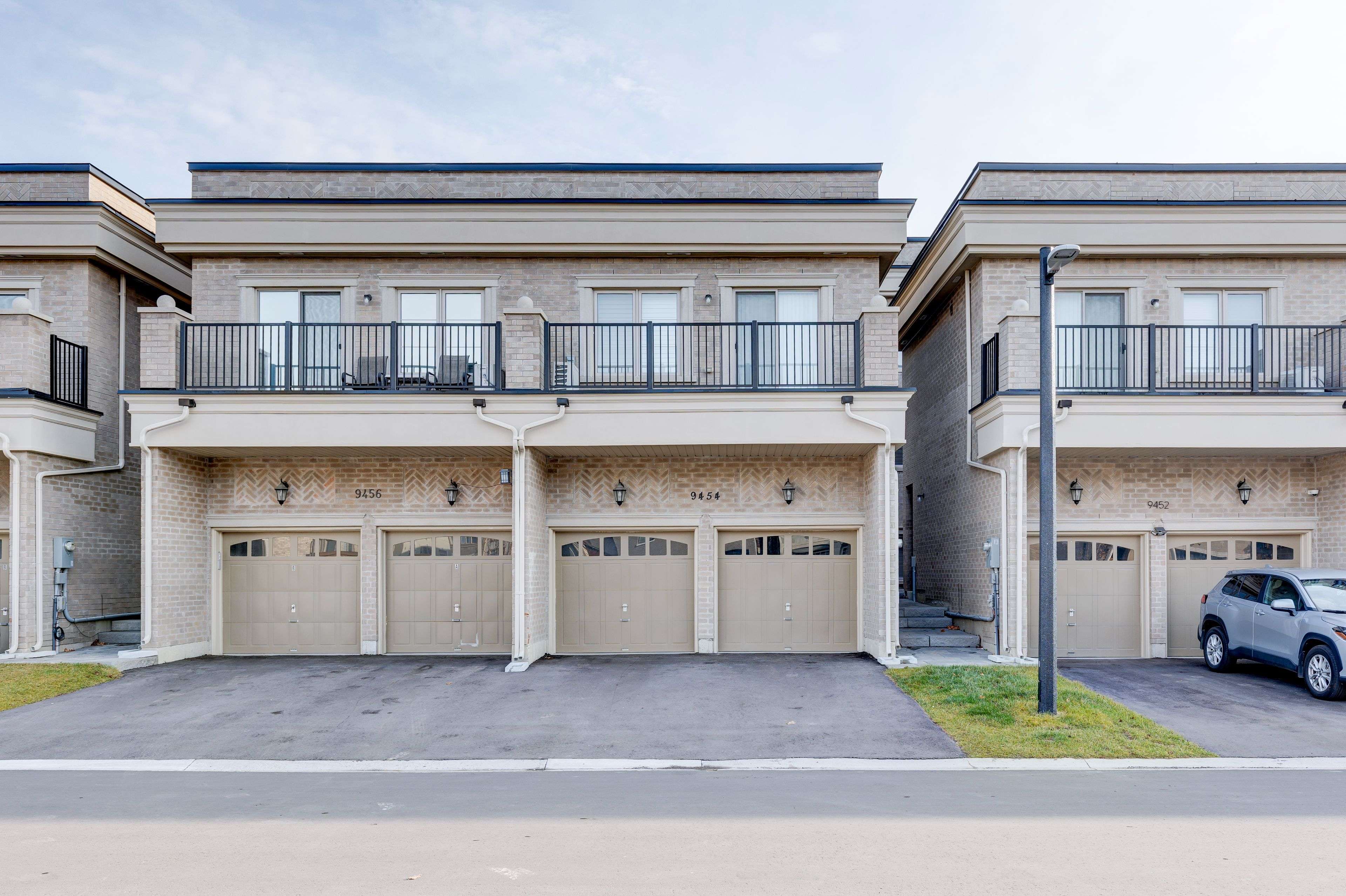 Richmond Hill, ON L4C 5H3,9454 Bayview AVE