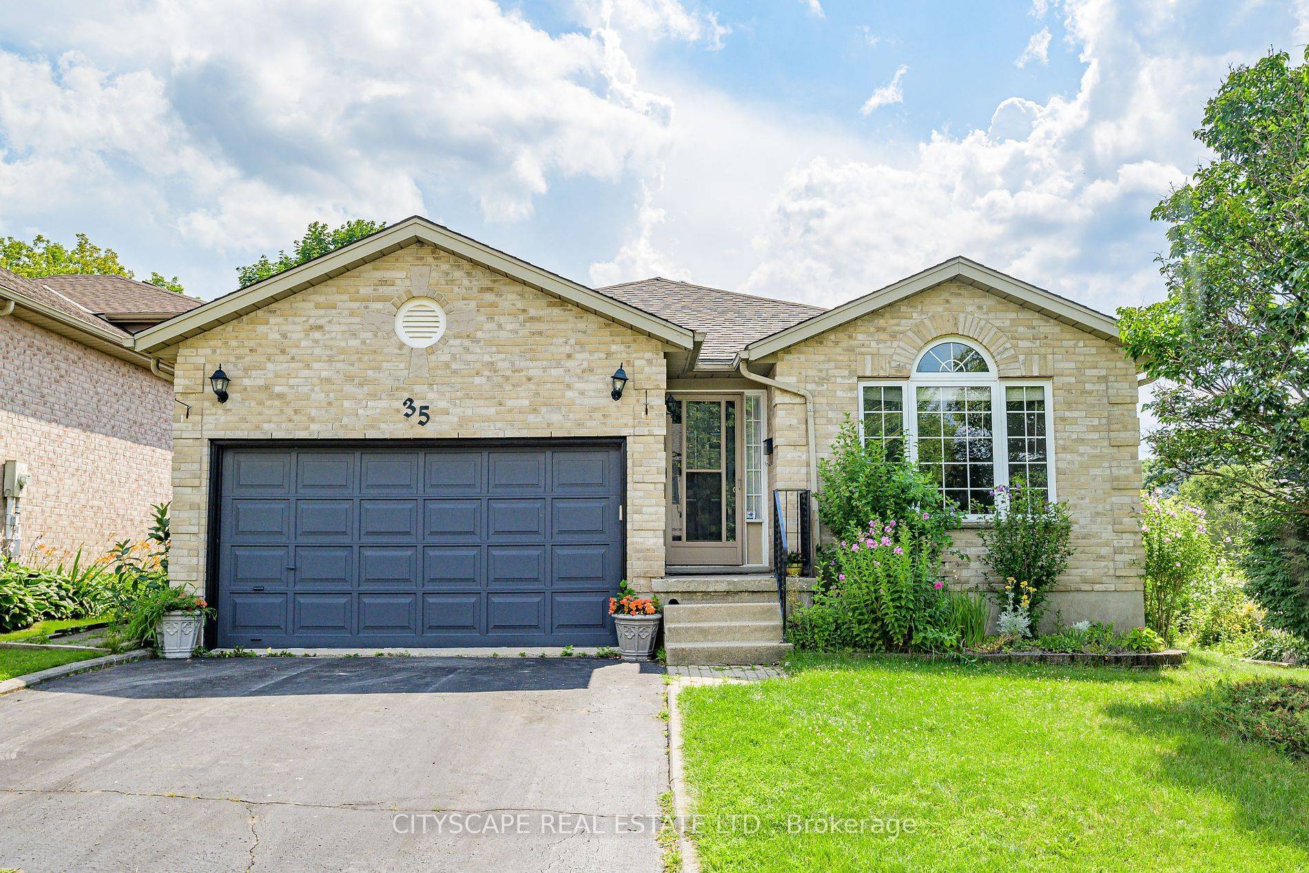 Cambridge, ON N3C 4C1,35 Melran DR