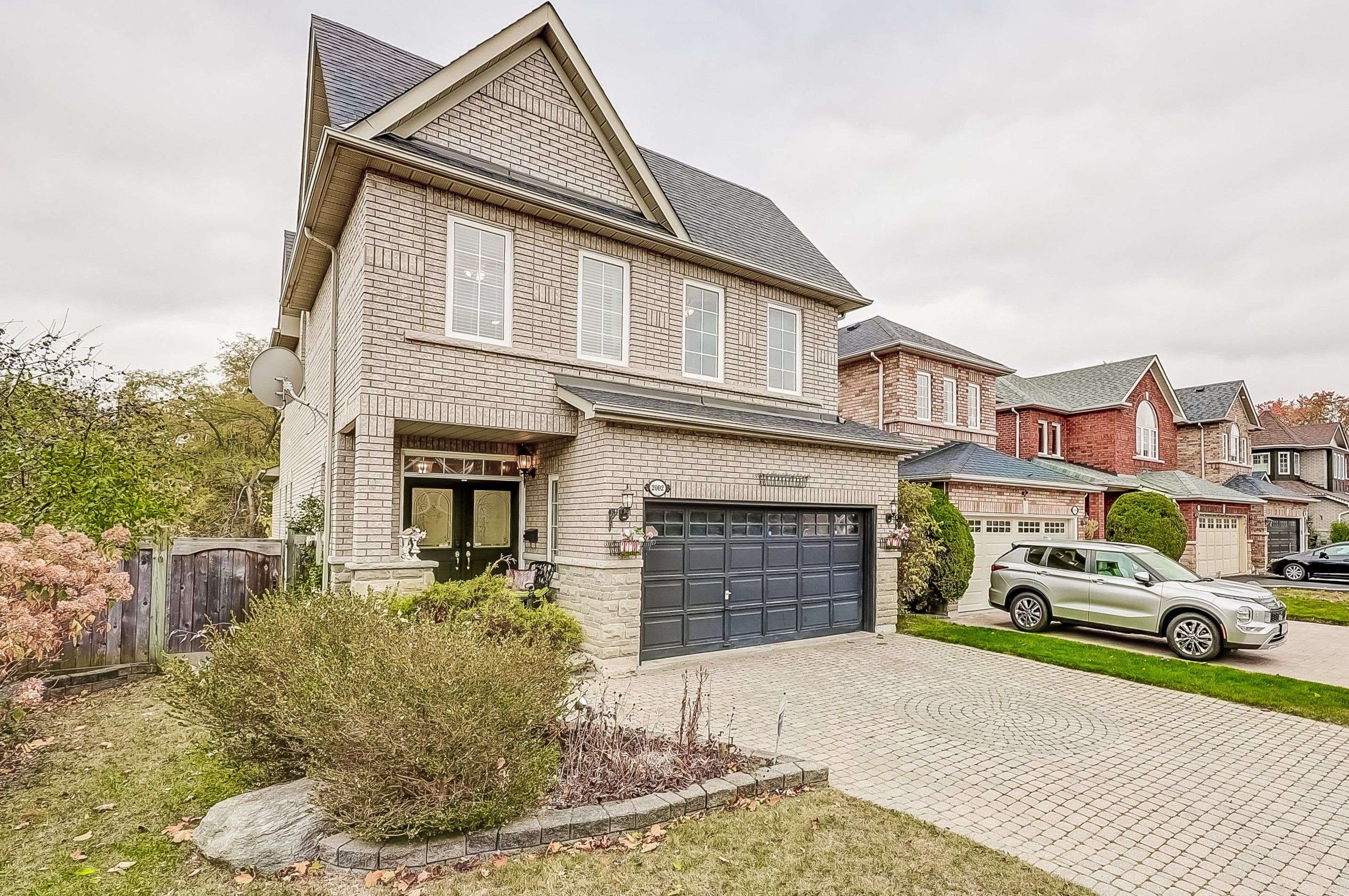 Pickering, ON L1X 2W8,2002 Bloomfield CT